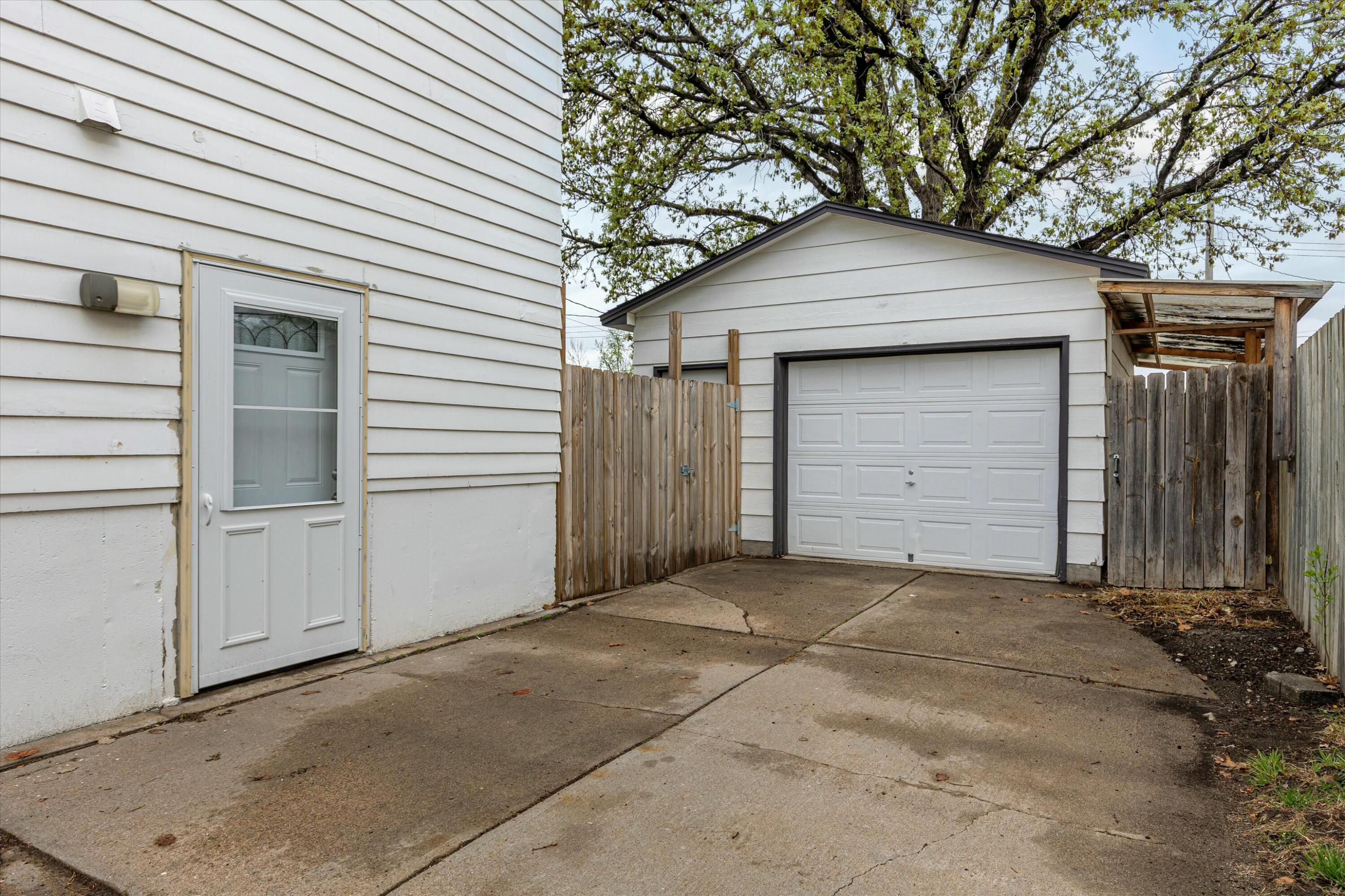 Council Bluffs, Iowa 51501, United States, 3 Bedrooms Bedrooms, ,2 BathroomsBathrooms,Residential,Contingent,116874