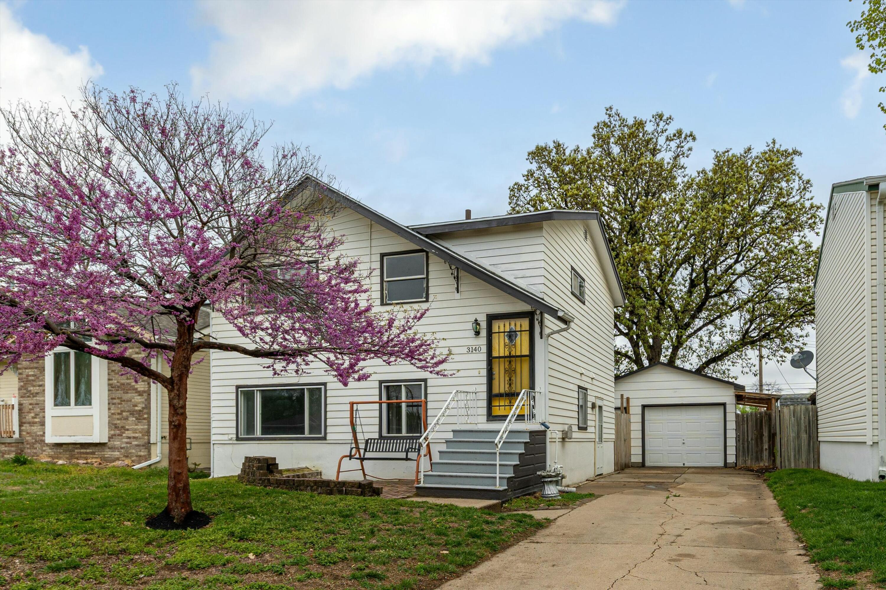 Council Bluffs, Iowa 51501, United States, 3 Bedrooms Bedrooms, ,2 BathroomsBathrooms,Residential,Contingent,116874