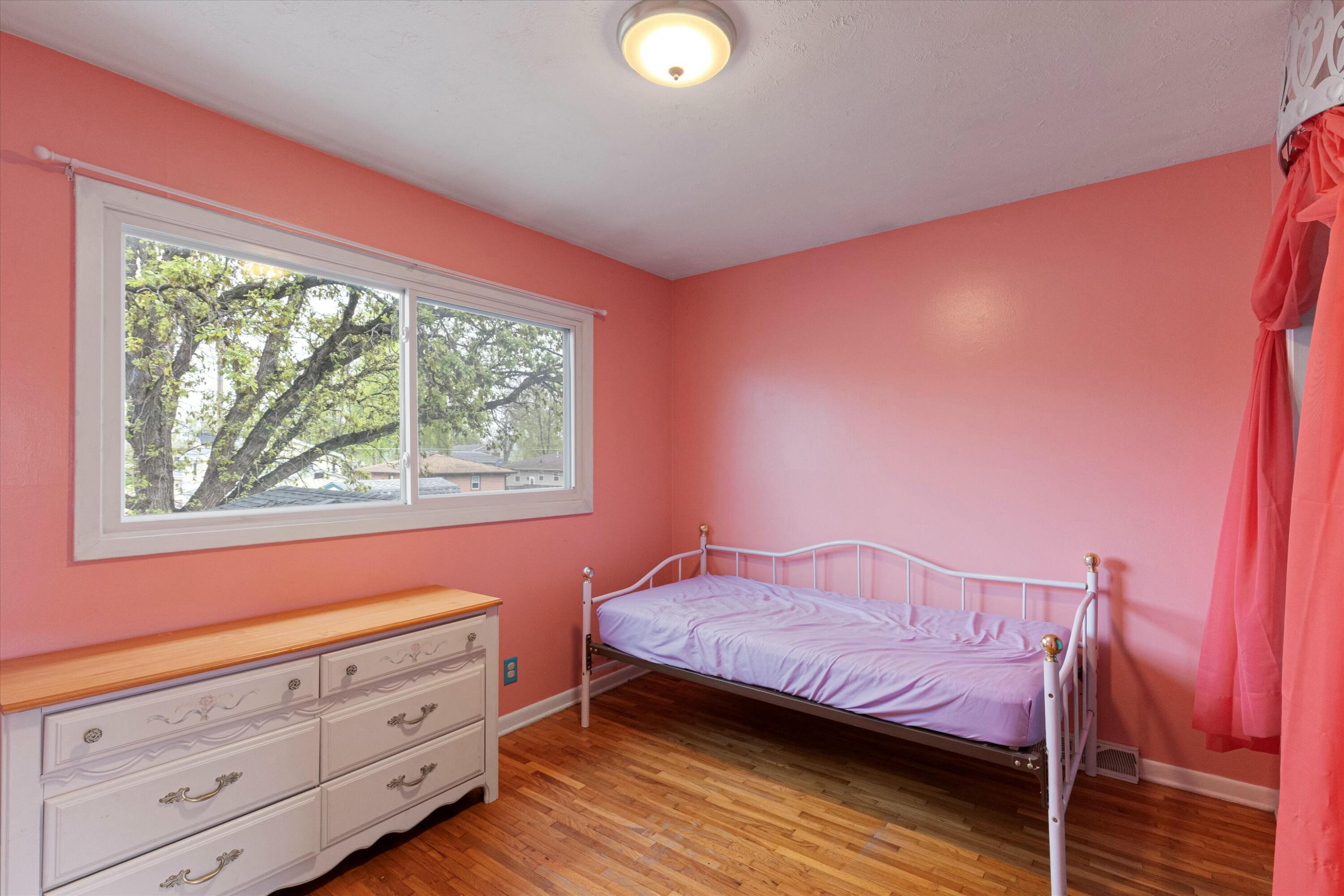 Council Bluffs, Iowa 51501, United States, 3 Bedrooms Bedrooms, ,2 BathroomsBathrooms,Residential,Contingent,116874