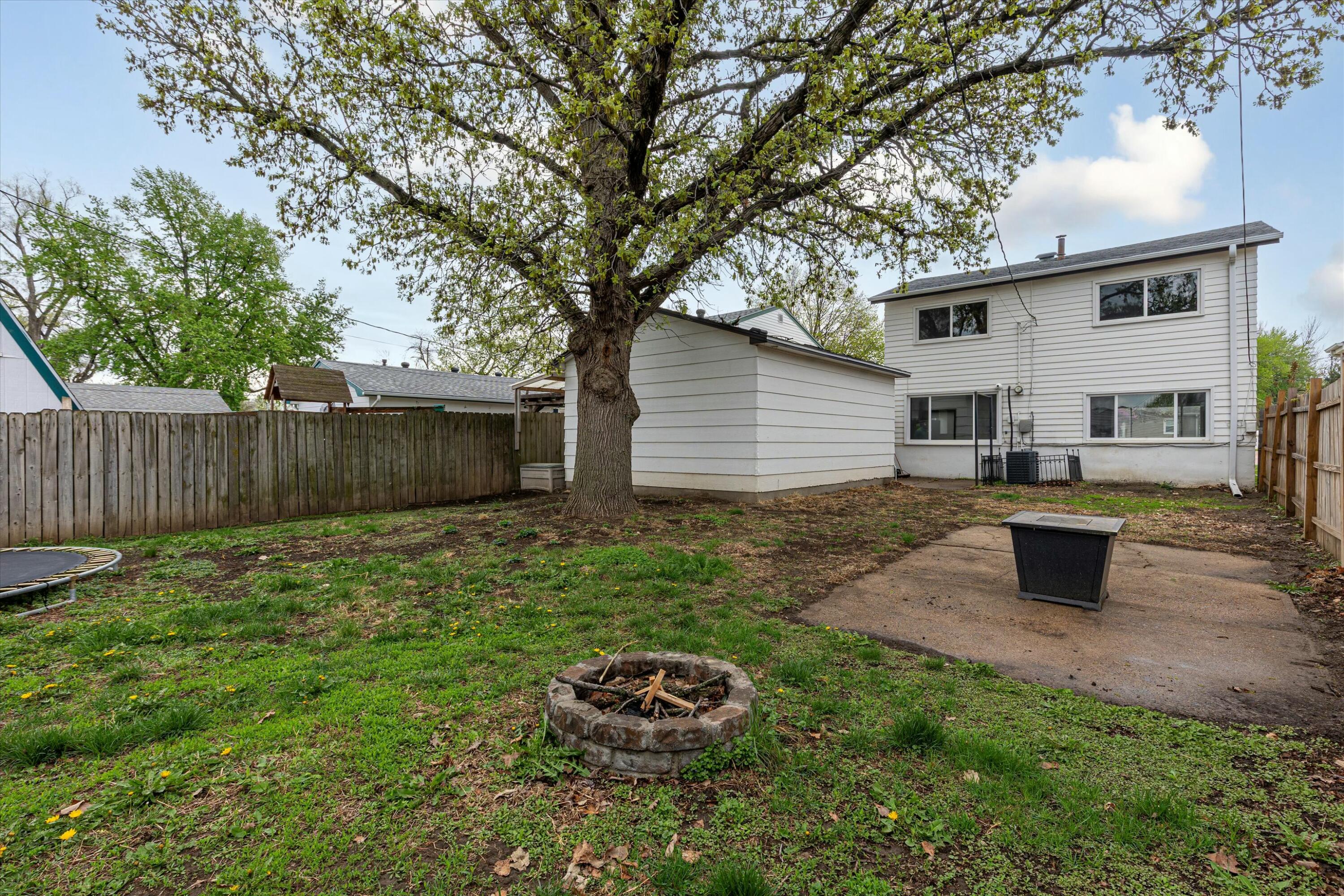 Council Bluffs, Iowa 51501, United States, 3 Bedrooms Bedrooms, ,2 BathroomsBathrooms,Residential,Contingent,116874