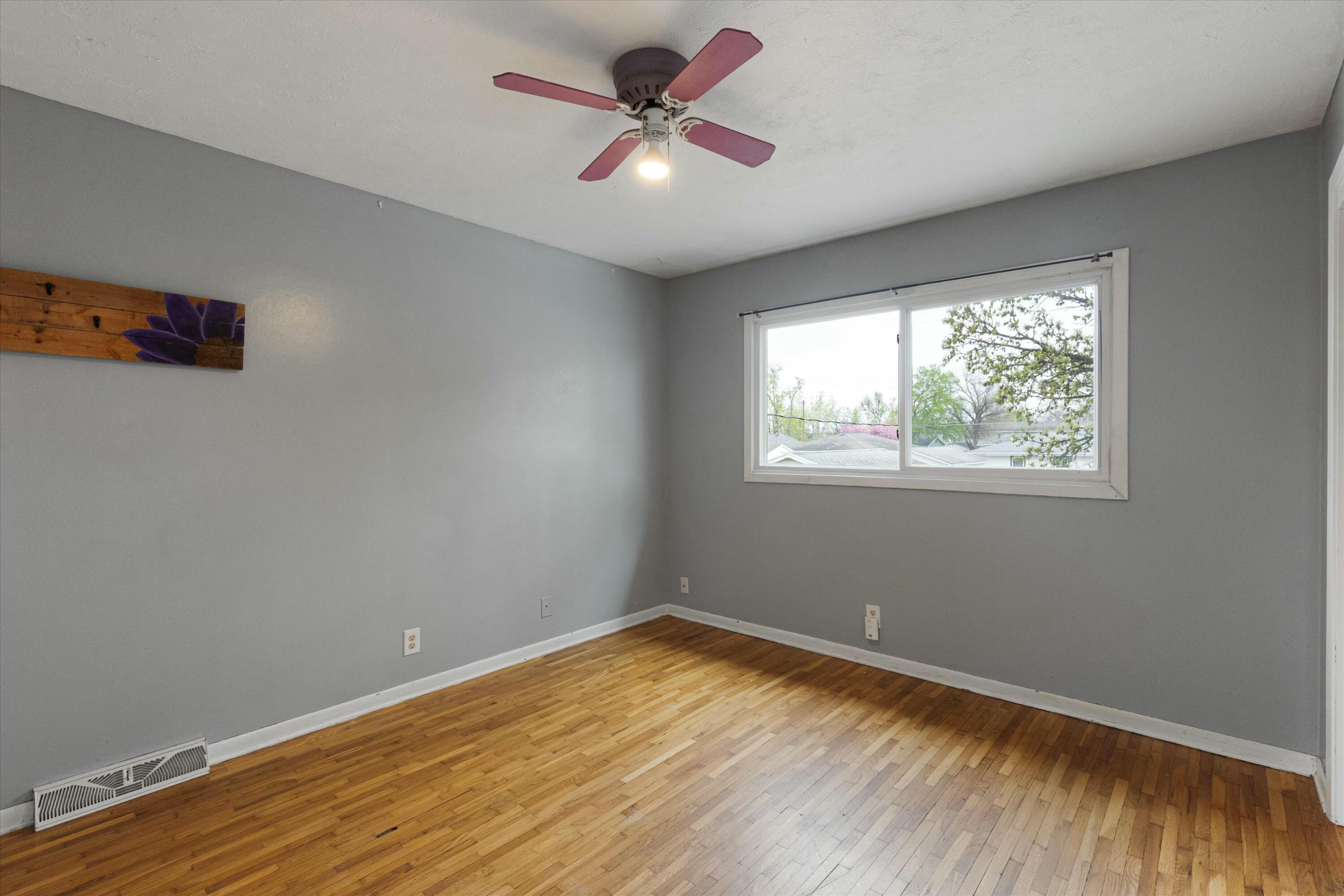 Council Bluffs, Iowa 51501, United States, 3 Bedrooms Bedrooms, ,2 BathroomsBathrooms,Residential,Contingent,116874