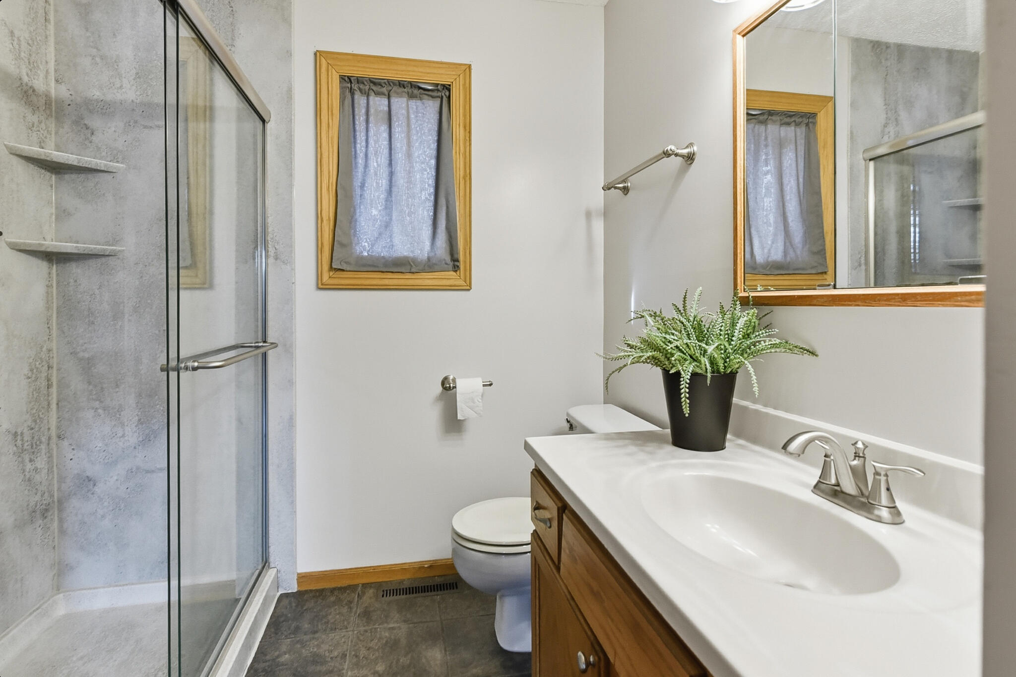 Council Bluffs, Iowa 51503, United States, 4 Bedrooms Bedrooms, ,2 BathroomsBathrooms,Residential,Contingent,253692