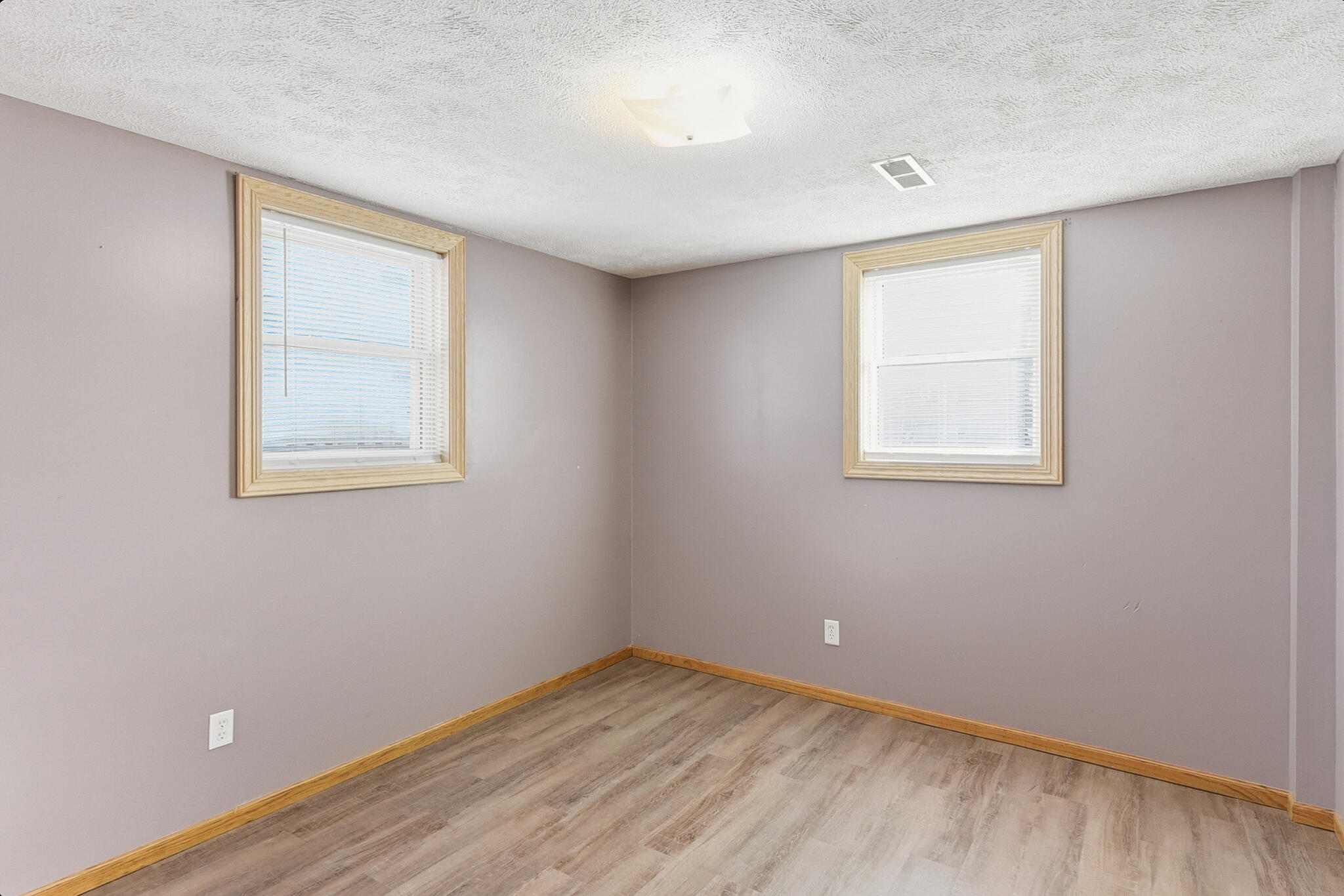 Council Bluffs, Iowa 51503, United States, 4 Bedrooms Bedrooms, ,2 BathroomsBathrooms,Residential,Contingent,253692