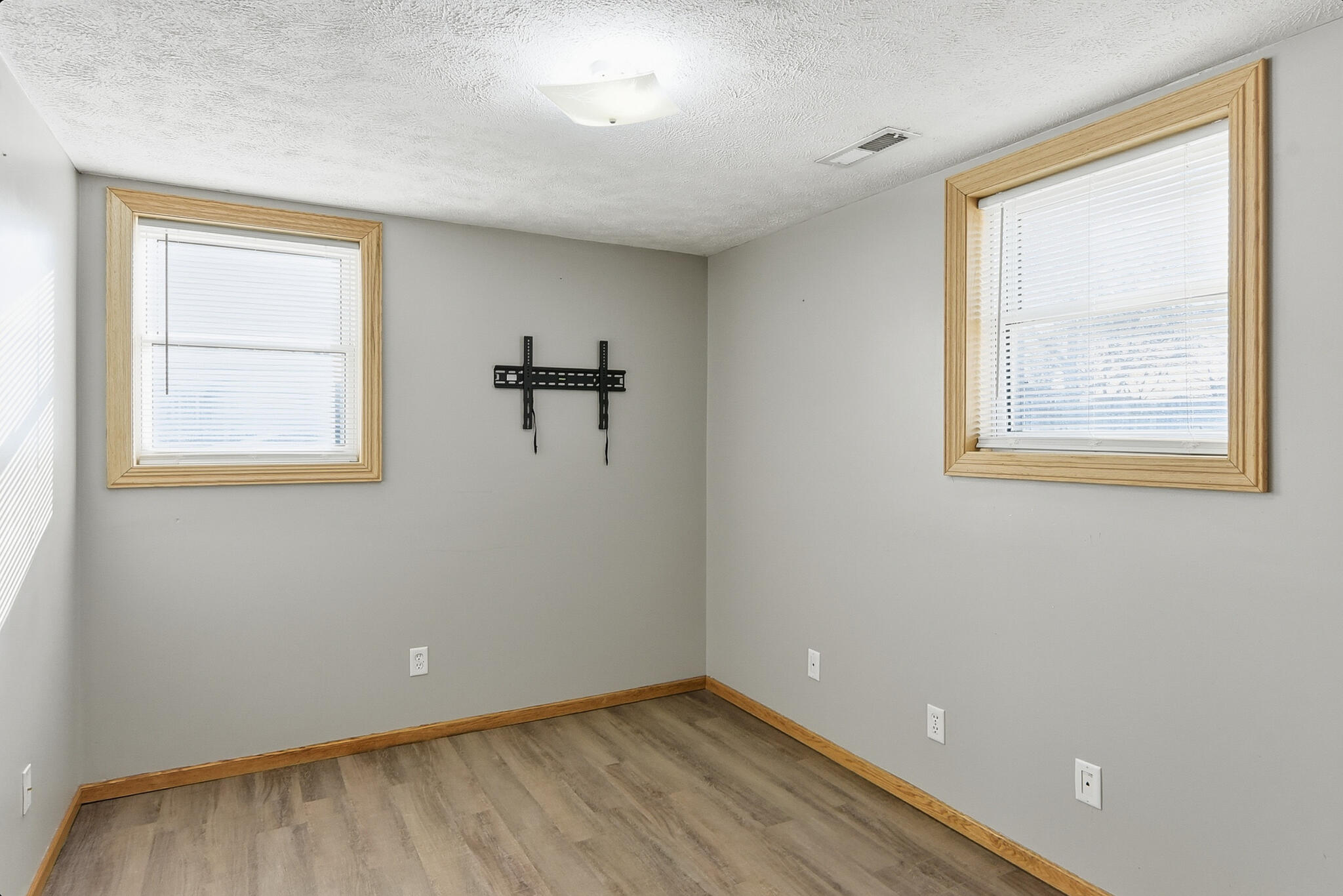 Council Bluffs, Iowa 51503, United States, 4 Bedrooms Bedrooms, ,2 BathroomsBathrooms,Residential,Contingent,253692