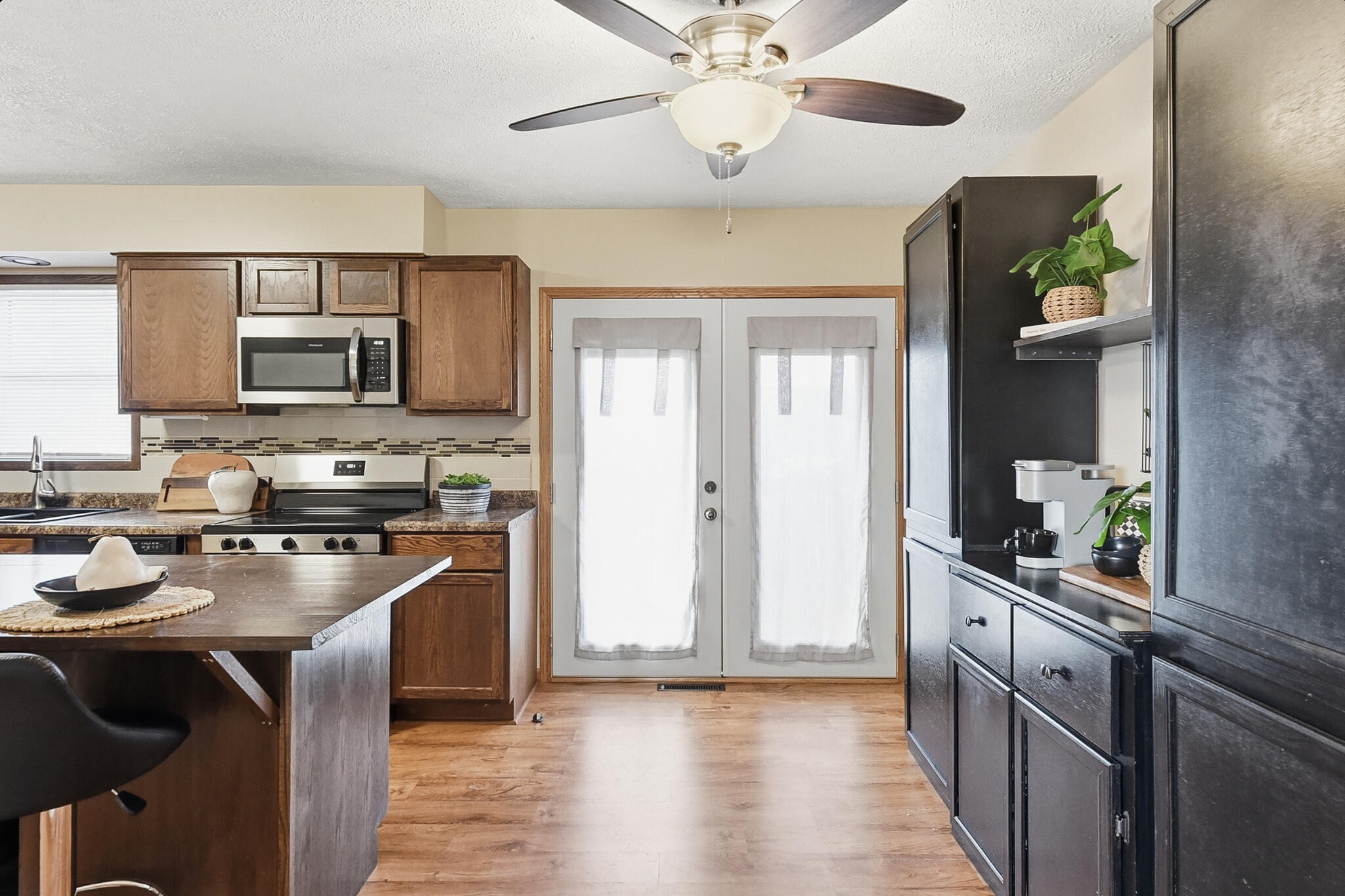 Council Bluffs, Iowa 51503, United States, 4 Bedrooms Bedrooms, ,2 BathroomsBathrooms,Residential,Contingent,253692