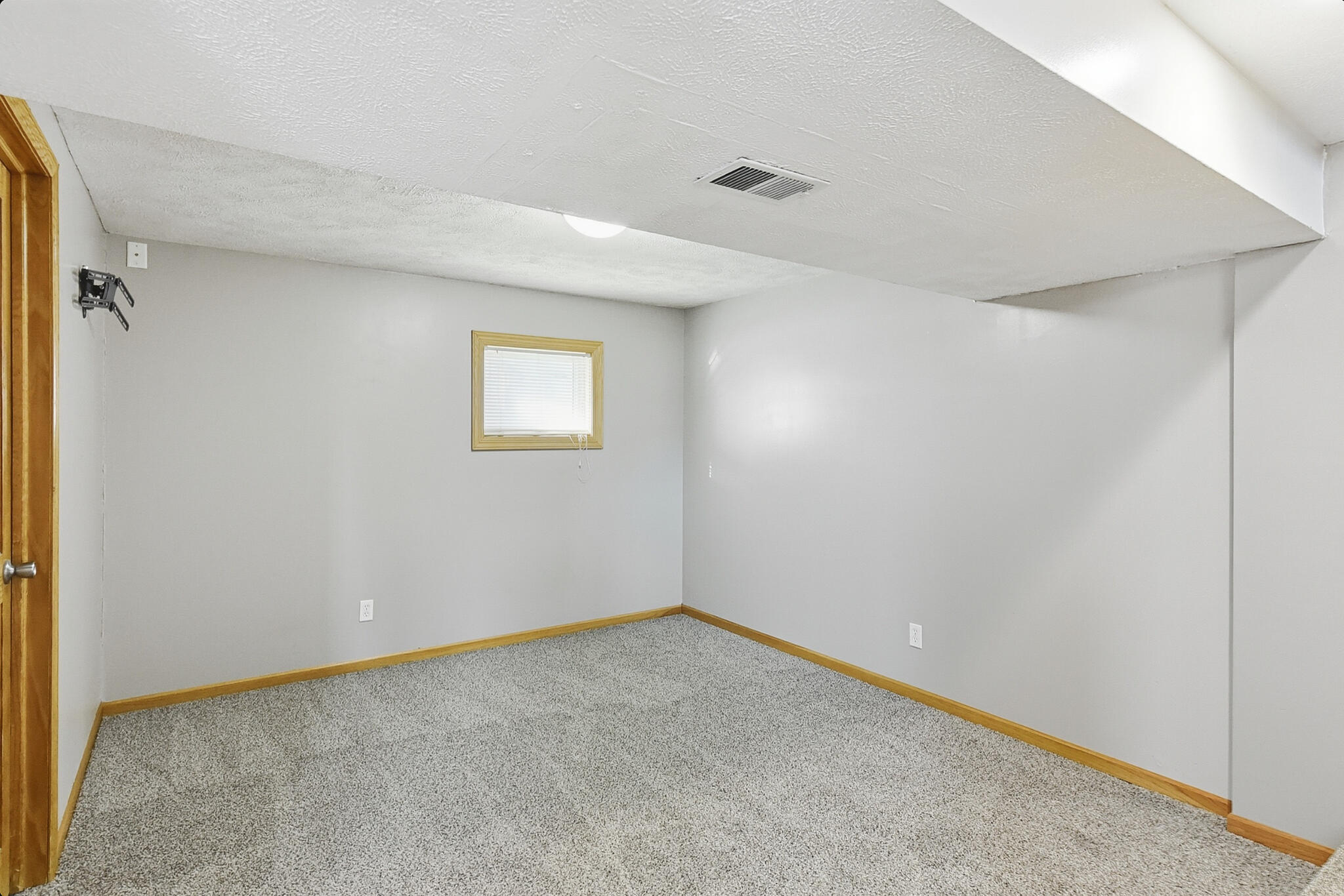 Council Bluffs, Iowa 51503, United States, 4 Bedrooms Bedrooms, ,2 BathroomsBathrooms,Residential,Contingent,253692