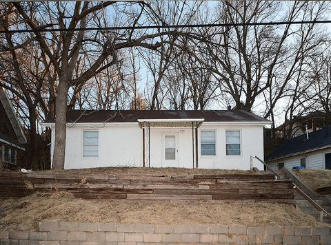 Photo of 325 SCOTT Street, COUNCIL BLUFFS, IA 51503 (MLS # 26-135)