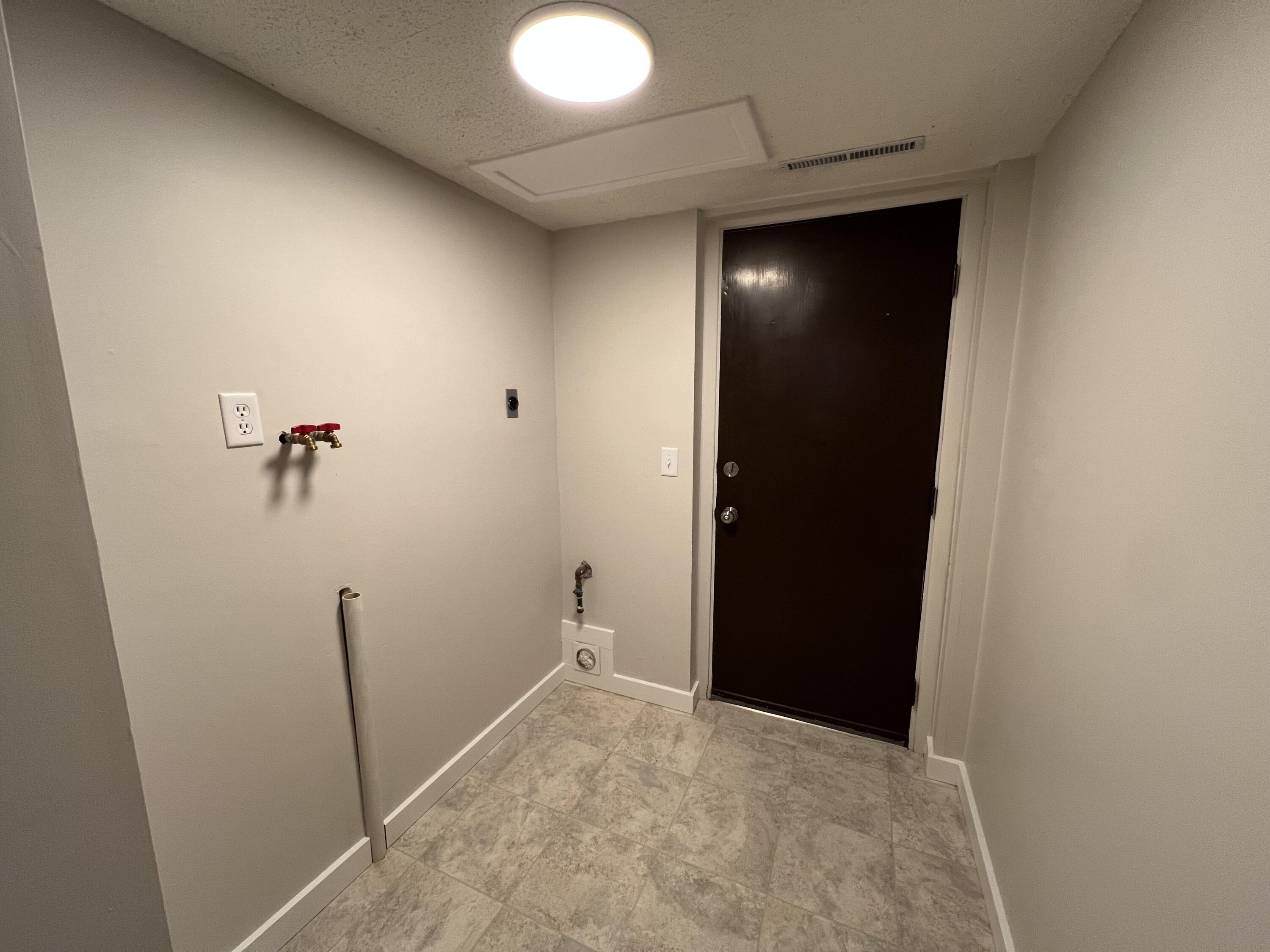 Council Bluffs, Iowa 51503, United States, 3 Bedrooms Bedrooms, ,3 BathroomsBathrooms,Residential,Active,241461