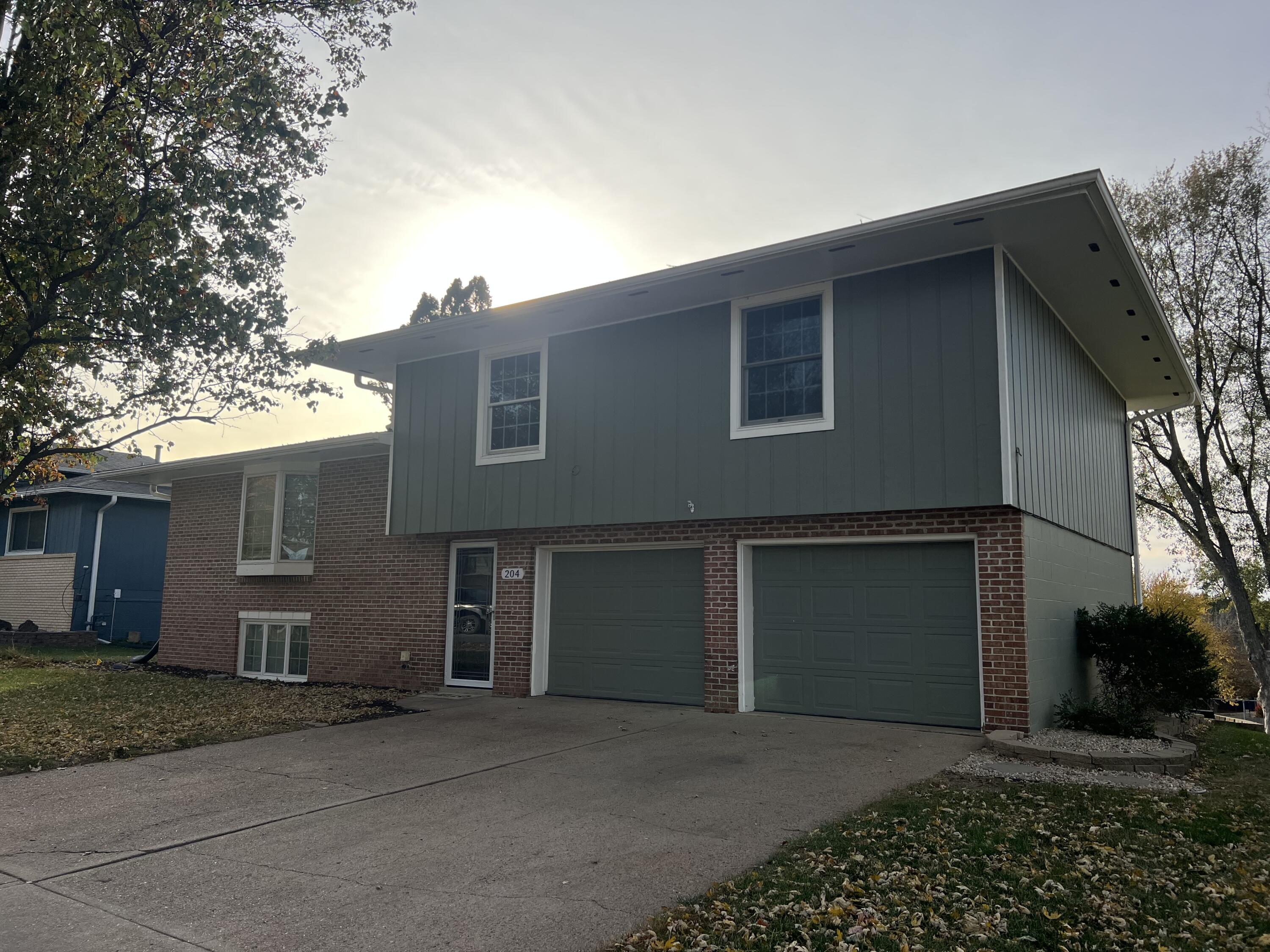 Council Bluffs, Iowa 51503, United States, 3 Bedrooms Bedrooms, ,3 BathroomsBathrooms,Residential,Active,241461