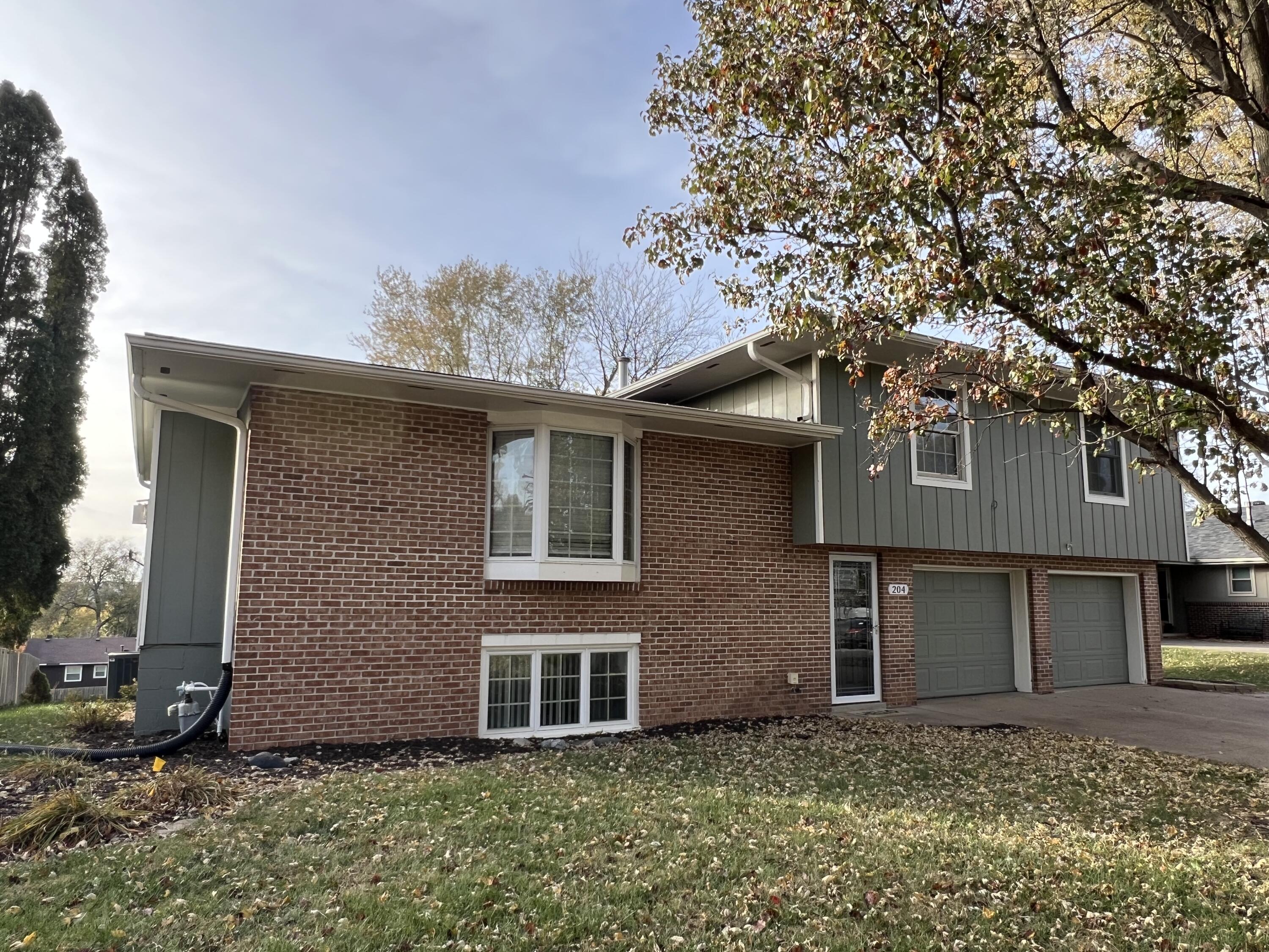 Council Bluffs, Iowa 51503, United States, 3 Bedrooms Bedrooms, ,3 BathroomsBathrooms,Residential,Active,241461