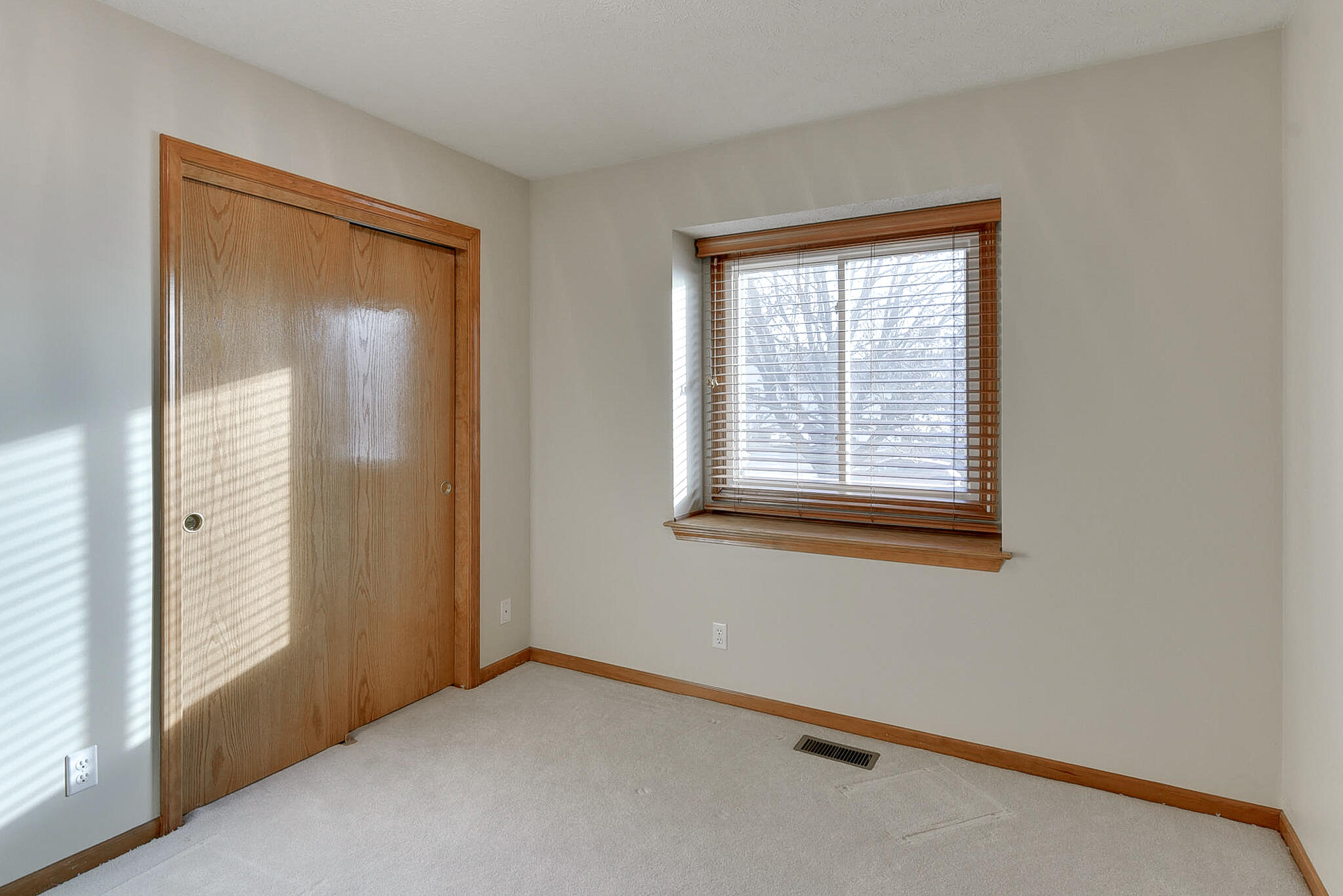 Council Bluffs, Iowa 51503, United States, 3 Bedrooms Bedrooms, ,2 BathroomsBathrooms,Residential,Pending,81864