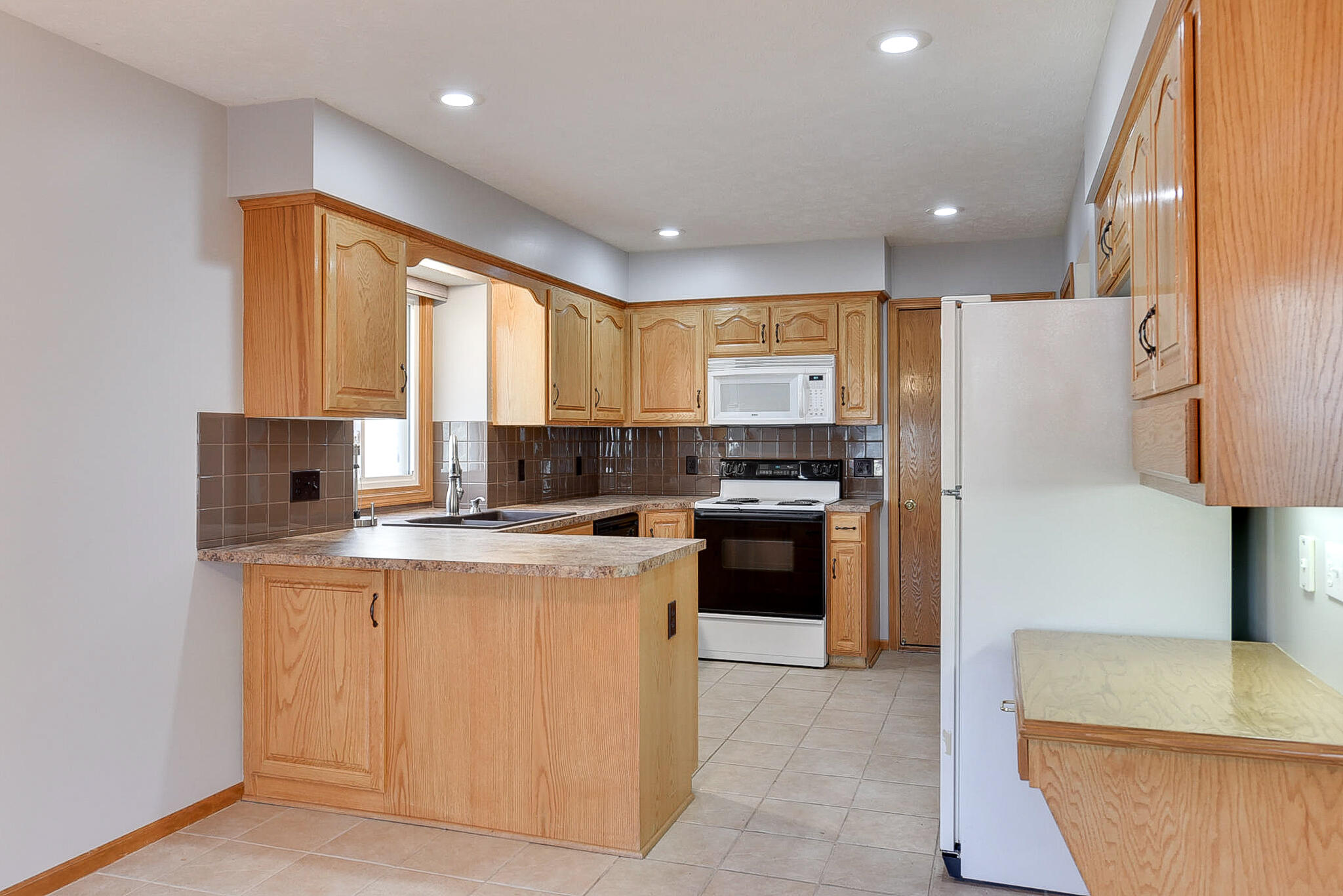 Council Bluffs, Iowa 51503, United States, 3 Bedrooms Bedrooms, ,2 BathroomsBathrooms,Residential,Pending,81864