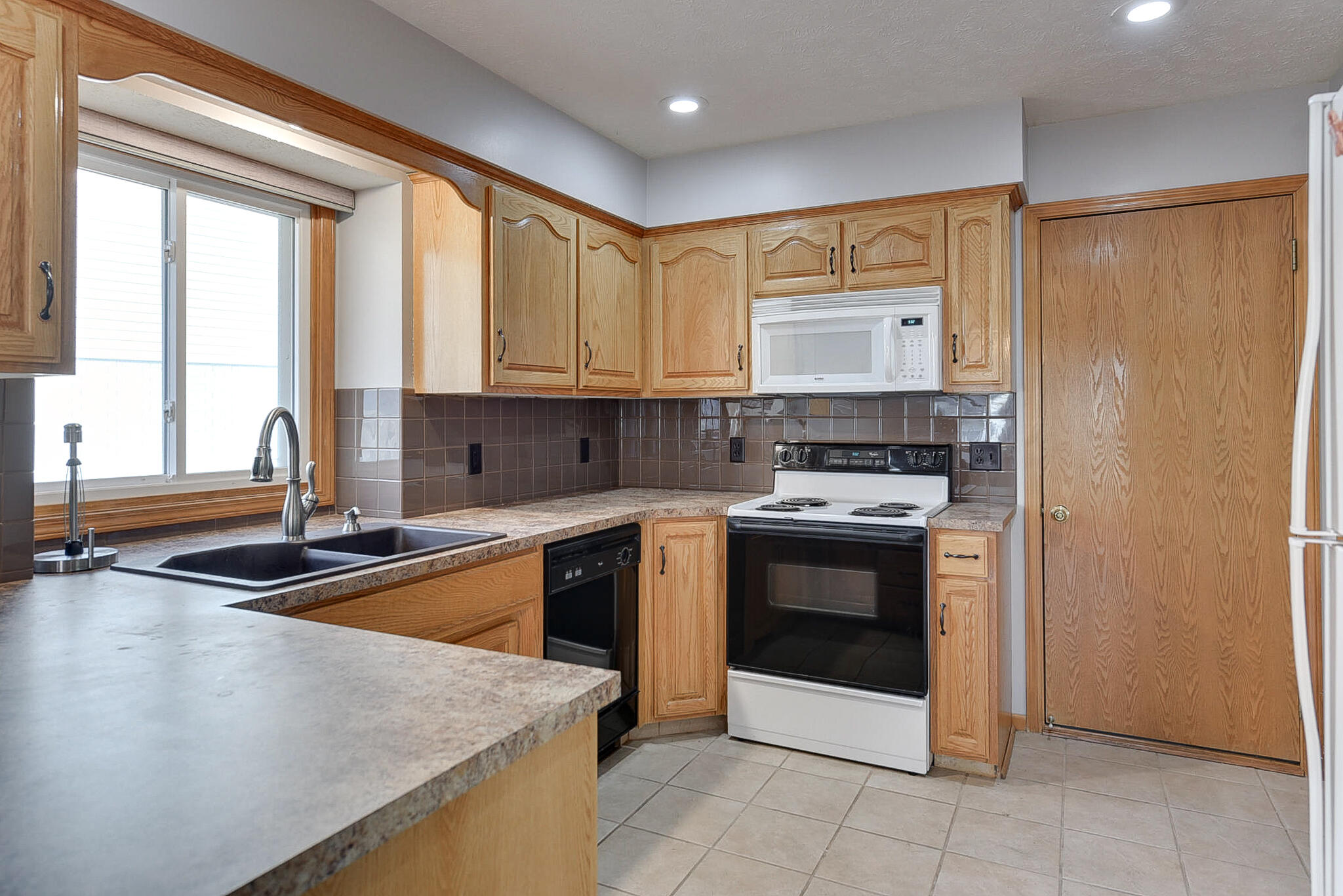 Council Bluffs, Iowa 51503, United States, 3 Bedrooms Bedrooms, ,2 BathroomsBathrooms,Residential,Pending,81864