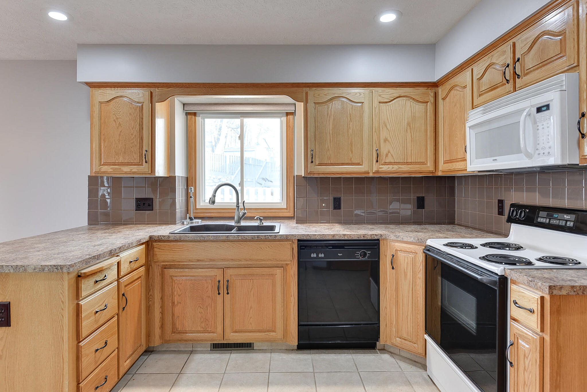 Council Bluffs, Iowa 51503, United States, 3 Bedrooms Bedrooms, ,2 BathroomsBathrooms,Residential,Pending,81864