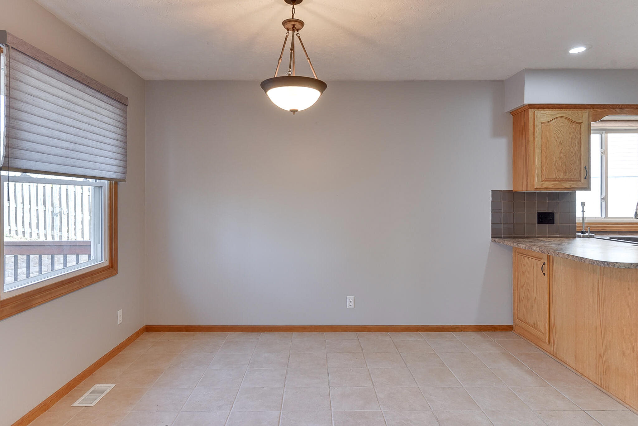 Council Bluffs, Iowa 51503, United States, 3 Bedrooms Bedrooms, ,2 BathroomsBathrooms,Residential,Pending,81864