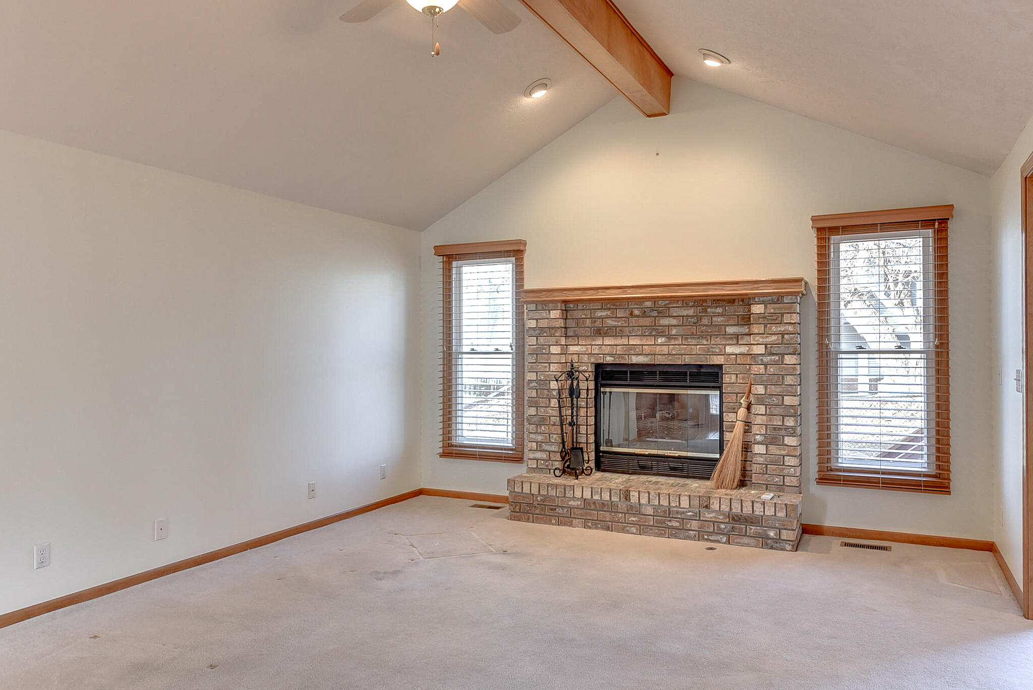 Council Bluffs, Iowa 51503, United States, 3 Bedrooms Bedrooms, ,2 BathroomsBathrooms,Residential,Pending,81864