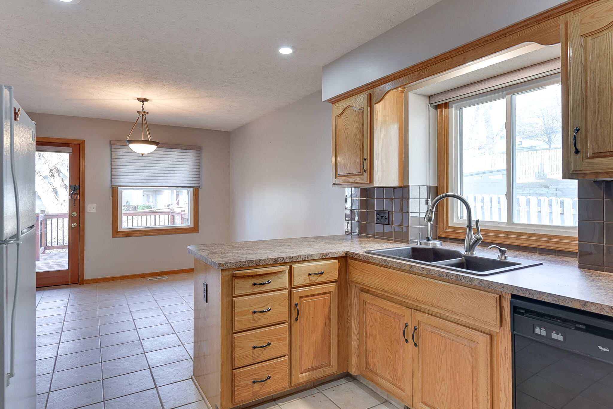 Council Bluffs, Iowa 51503, United States, 3 Bedrooms Bedrooms, ,2 BathroomsBathrooms,Residential,Pending,81864