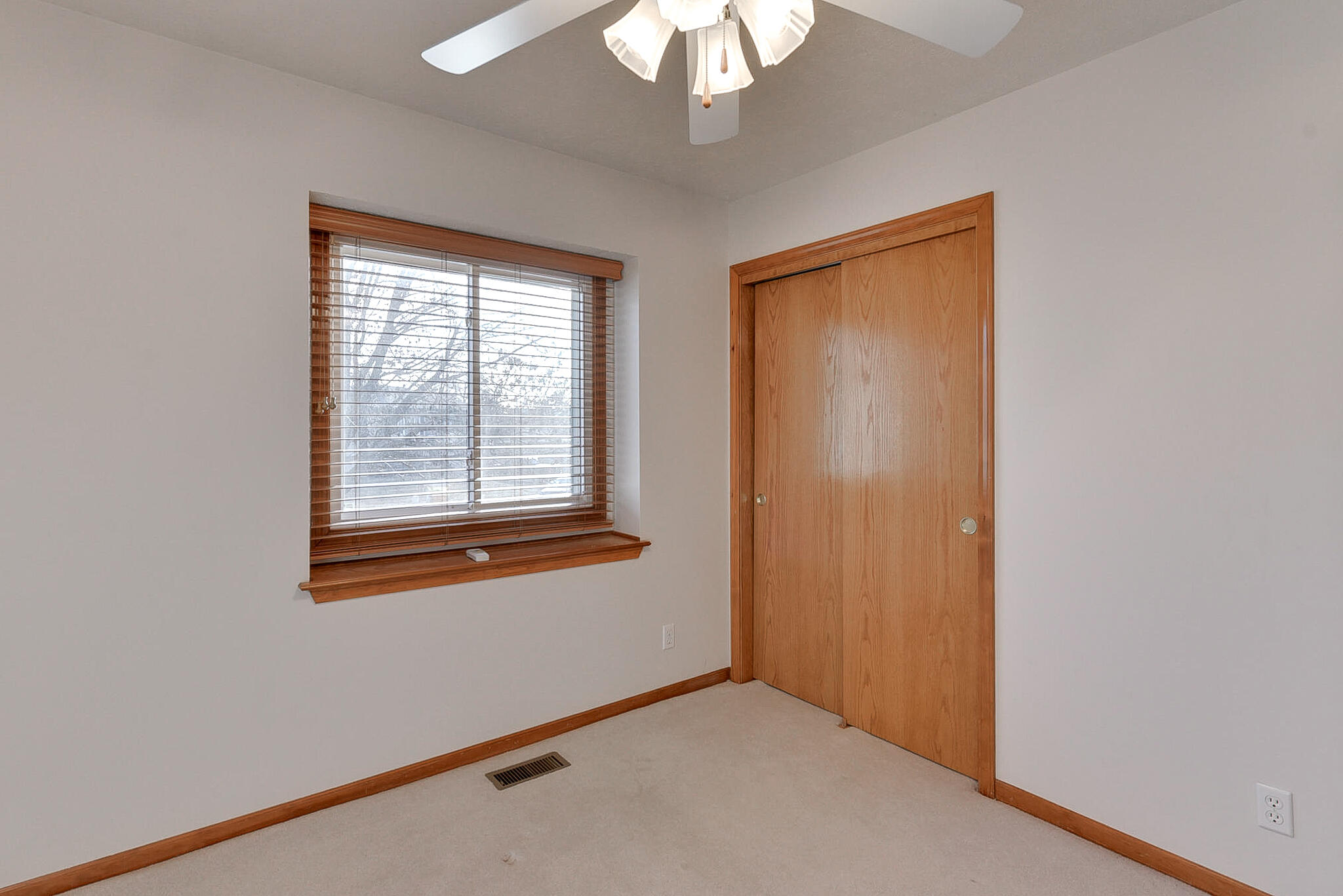 Council Bluffs, Iowa 51503, United States, 3 Bedrooms Bedrooms, ,2 BathroomsBathrooms,Residential,Pending,81864