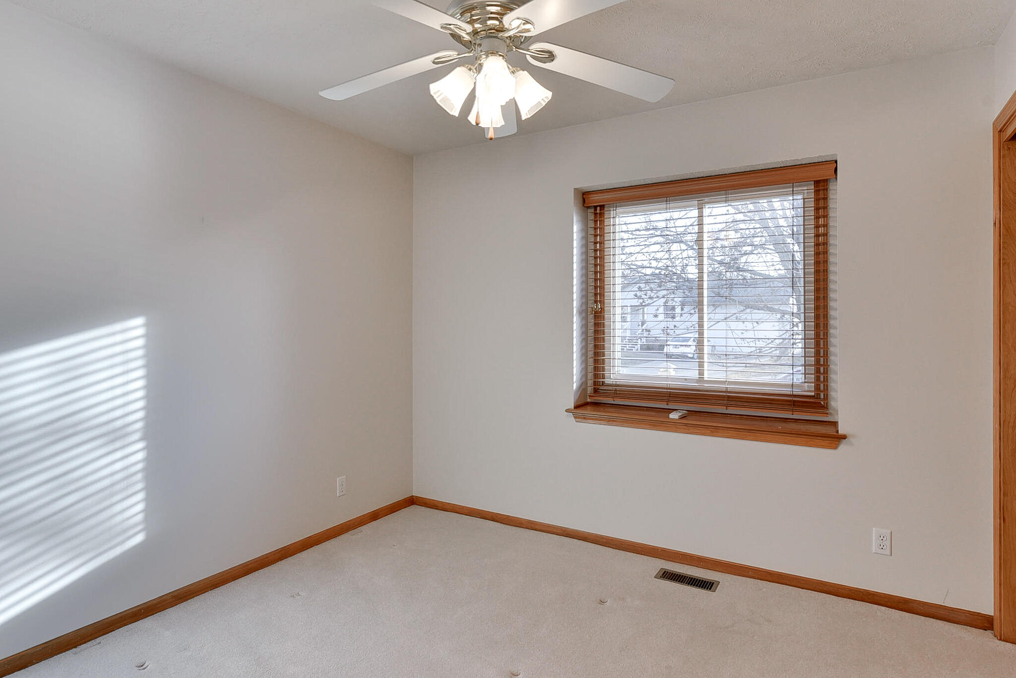 Council Bluffs, Iowa 51503, United States, 3 Bedrooms Bedrooms, ,2 BathroomsBathrooms,Residential,Pending,81864