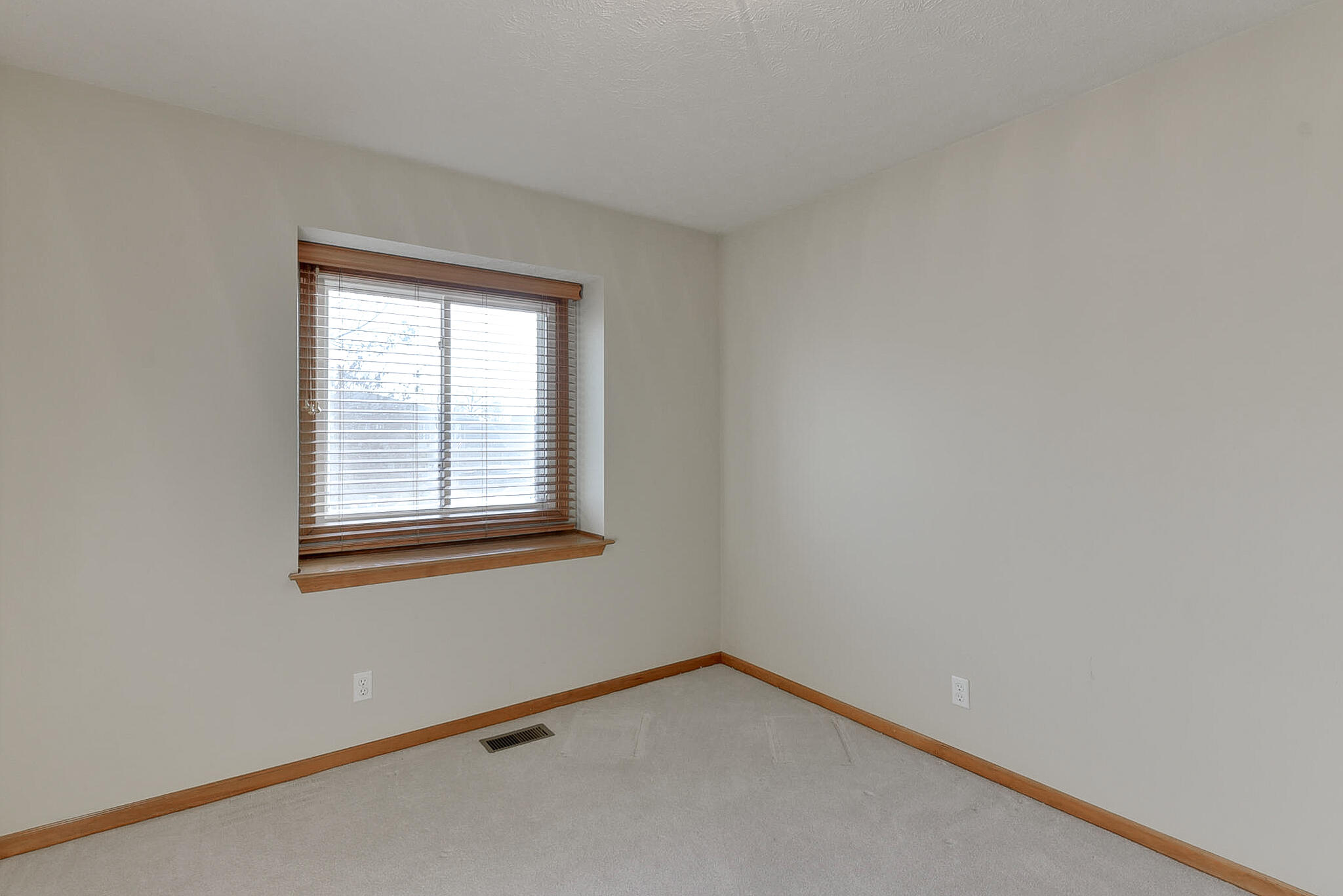 Council Bluffs, Iowa 51503, United States, 3 Bedrooms Bedrooms, ,2 BathroomsBathrooms,Residential,Pending,81864