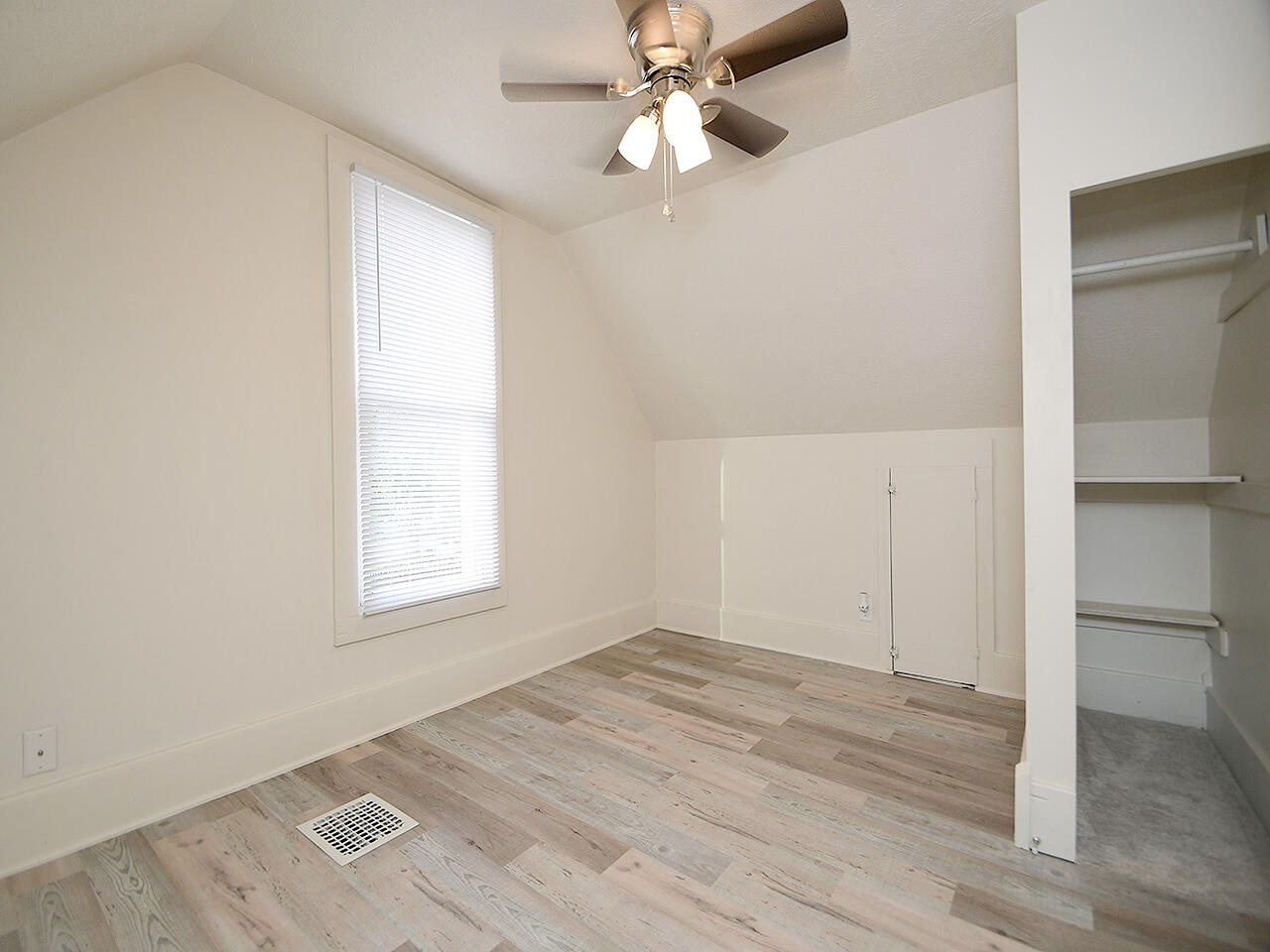 Carter Lake, Iowa 51510, United States, 2 Bedrooms Bedrooms, ,2 BathroomsBathrooms,Residential,Active,223008