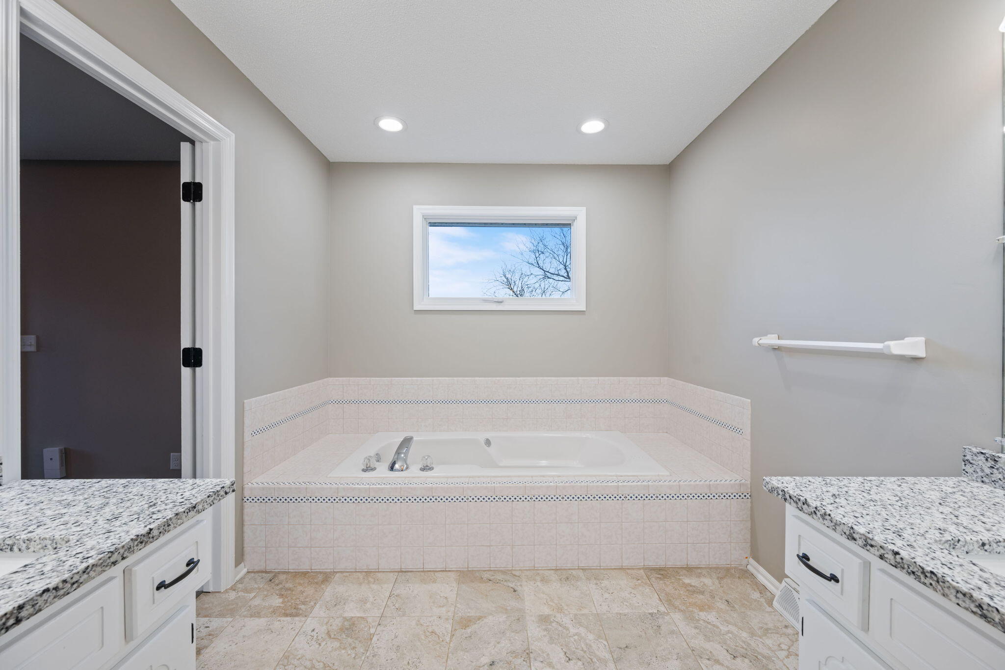 Council Bluffs, Iowa 51503, United States, 4 Bedrooms Bedrooms, ,3 BathroomsBathrooms,Residential,Active,243365