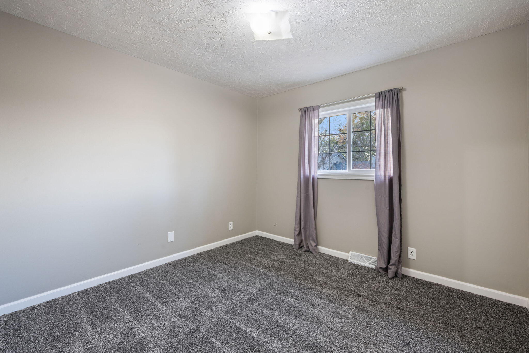 Council Bluffs, Iowa 51503, United States, 4 Bedrooms Bedrooms, ,3 BathroomsBathrooms,Residential,Active,243365