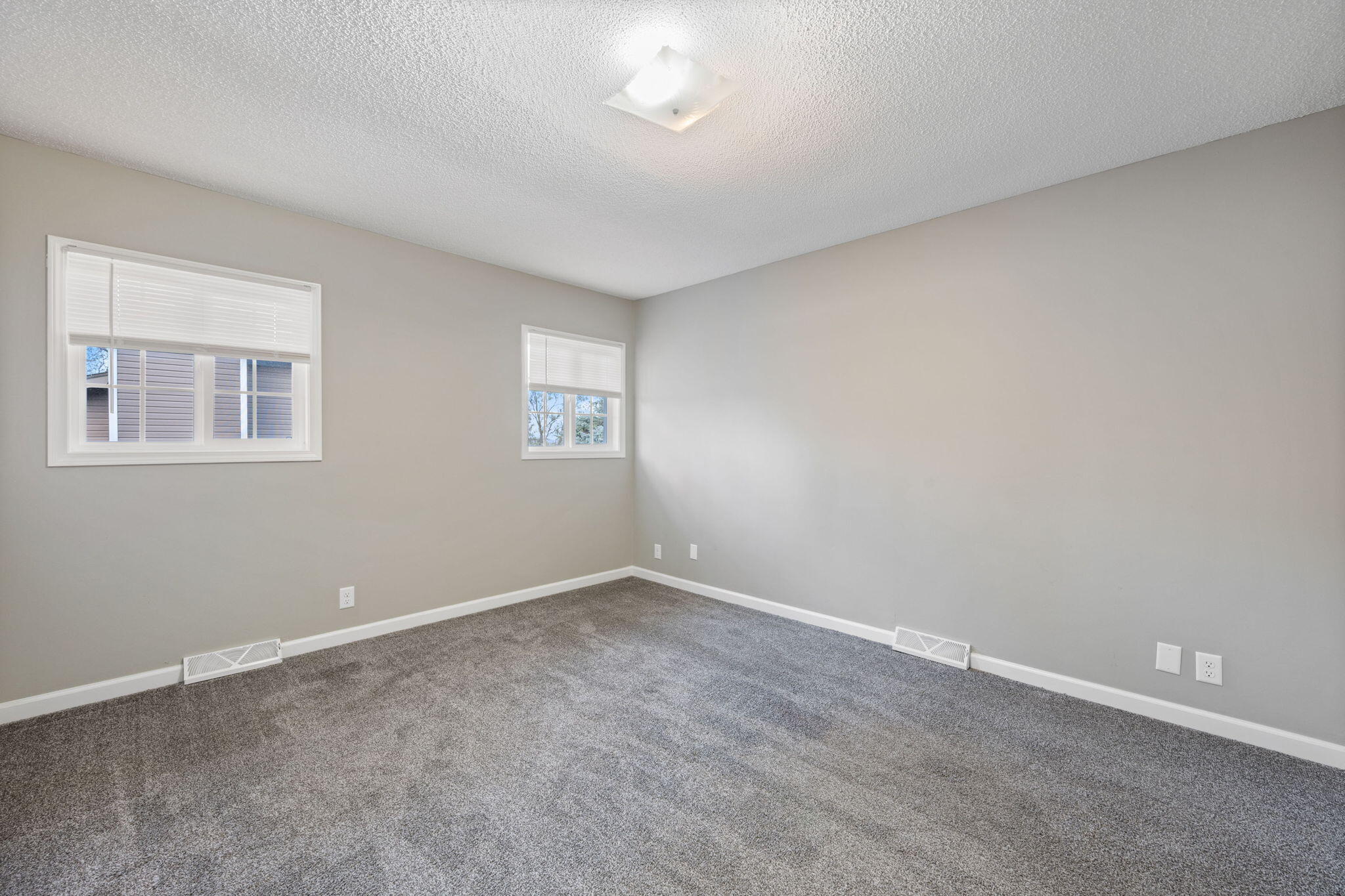 Council Bluffs, Iowa 51503, United States, 4 Bedrooms Bedrooms, ,3 BathroomsBathrooms,Residential,Active,243365