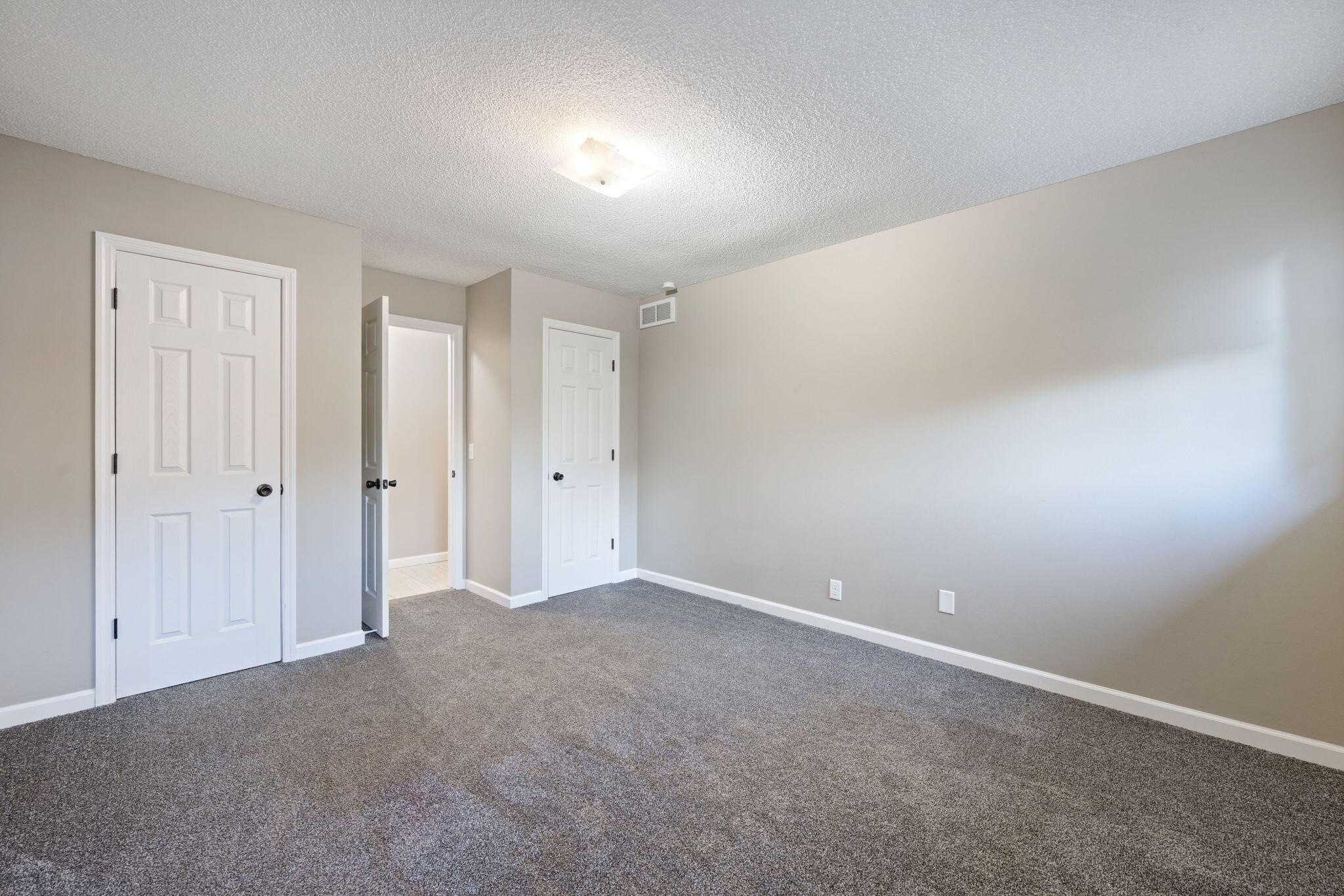 Council Bluffs, Iowa 51503, United States, 4 Bedrooms Bedrooms, ,3 BathroomsBathrooms,Residential,Active,243365