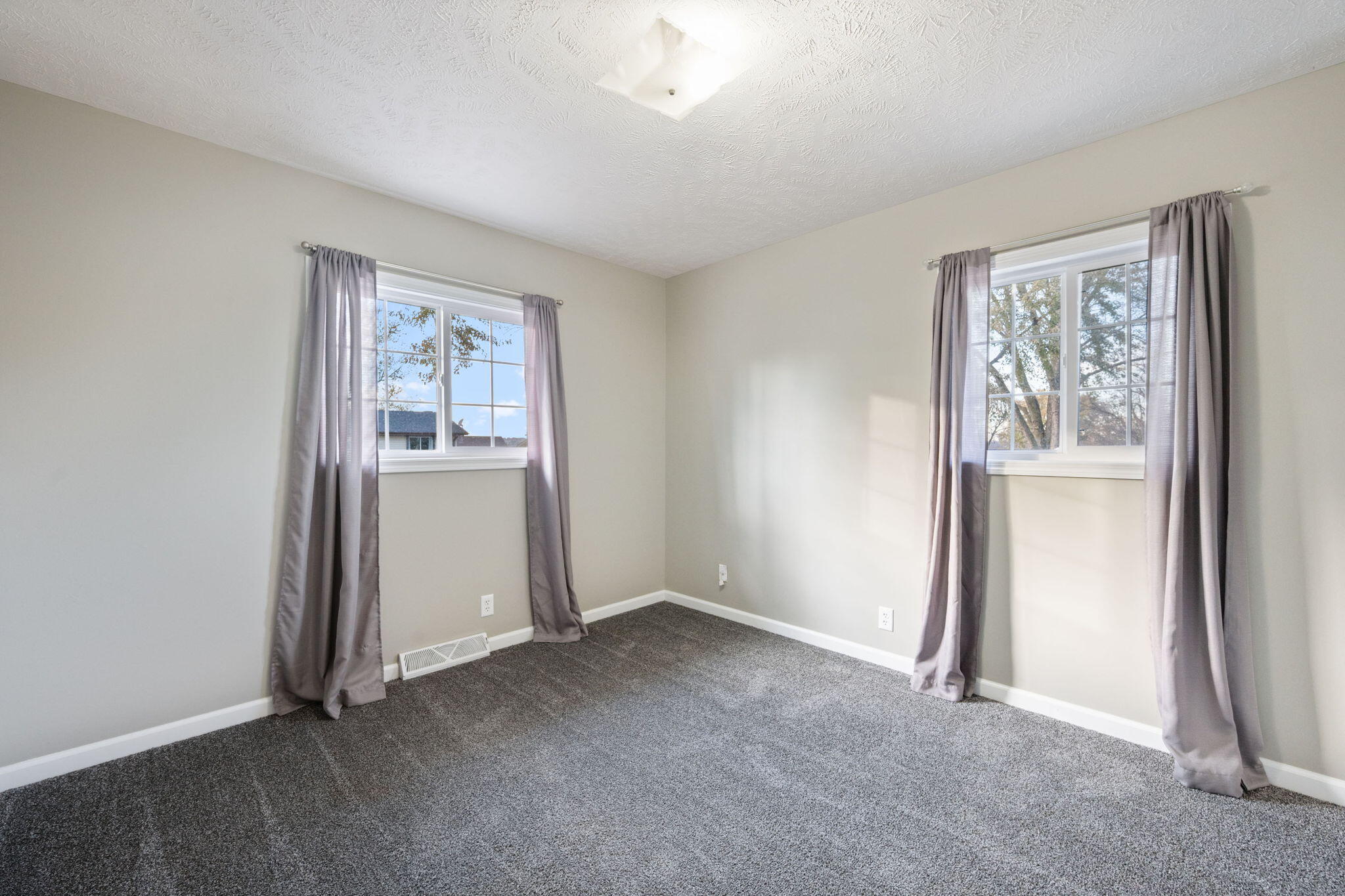 Council Bluffs, Iowa 51503, United States, 4 Bedrooms Bedrooms, ,3 BathroomsBathrooms,Residential,Active,243365