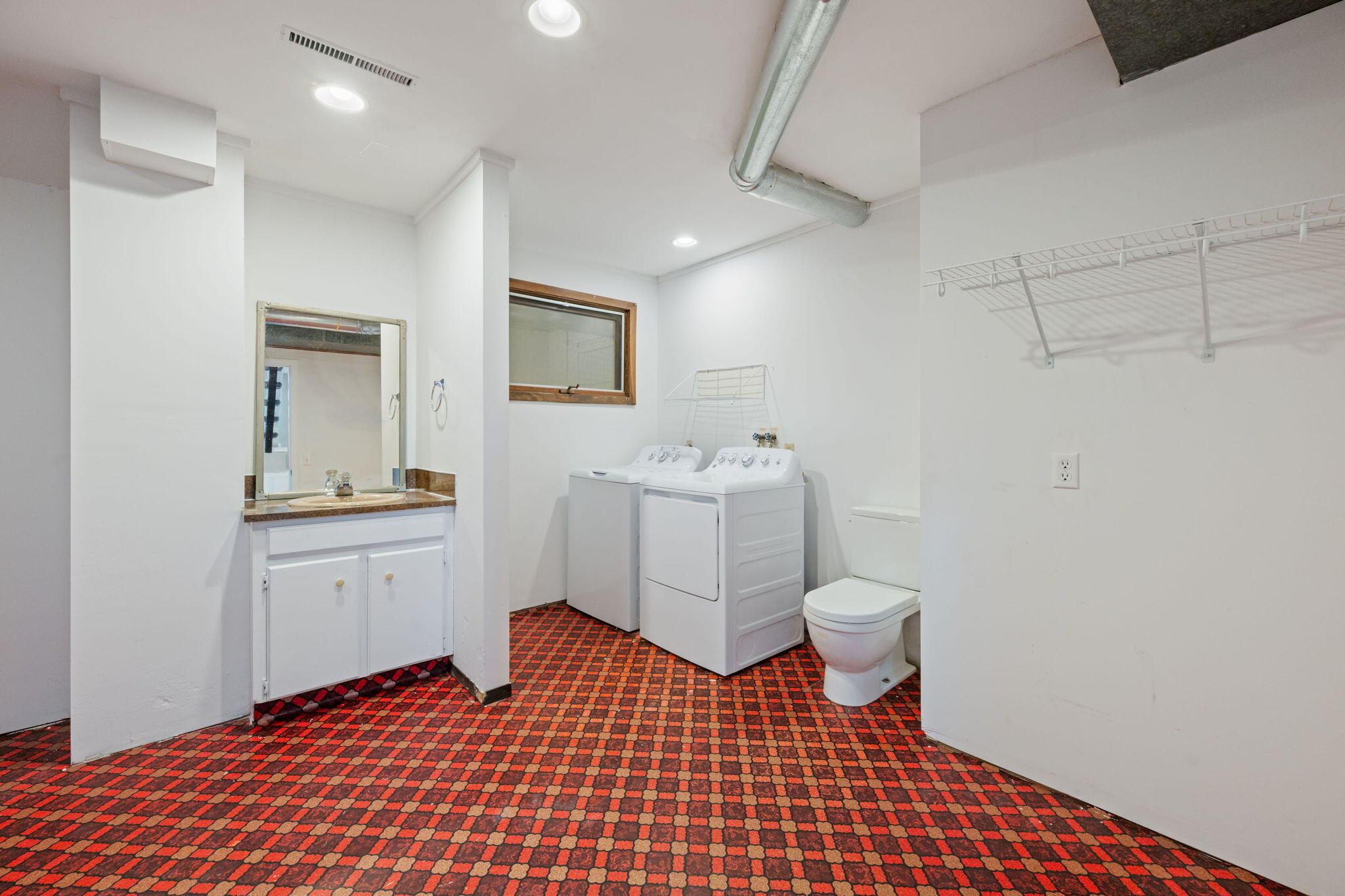 Council Bluffs, Iowa 51503, United States, 4 Bedrooms Bedrooms, ,3 BathroomsBathrooms,Residential,Active,243365