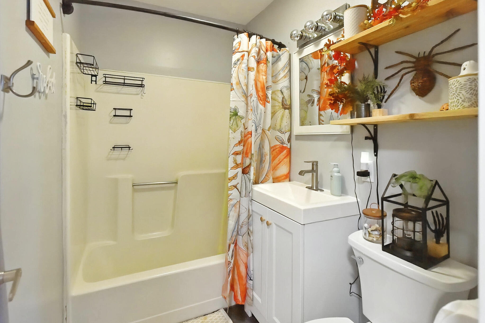 Council Bluffs, Iowa 51501, United States, 3 Bedrooms Bedrooms, ,1 BathroomBathrooms,Residential,Contingent,198346