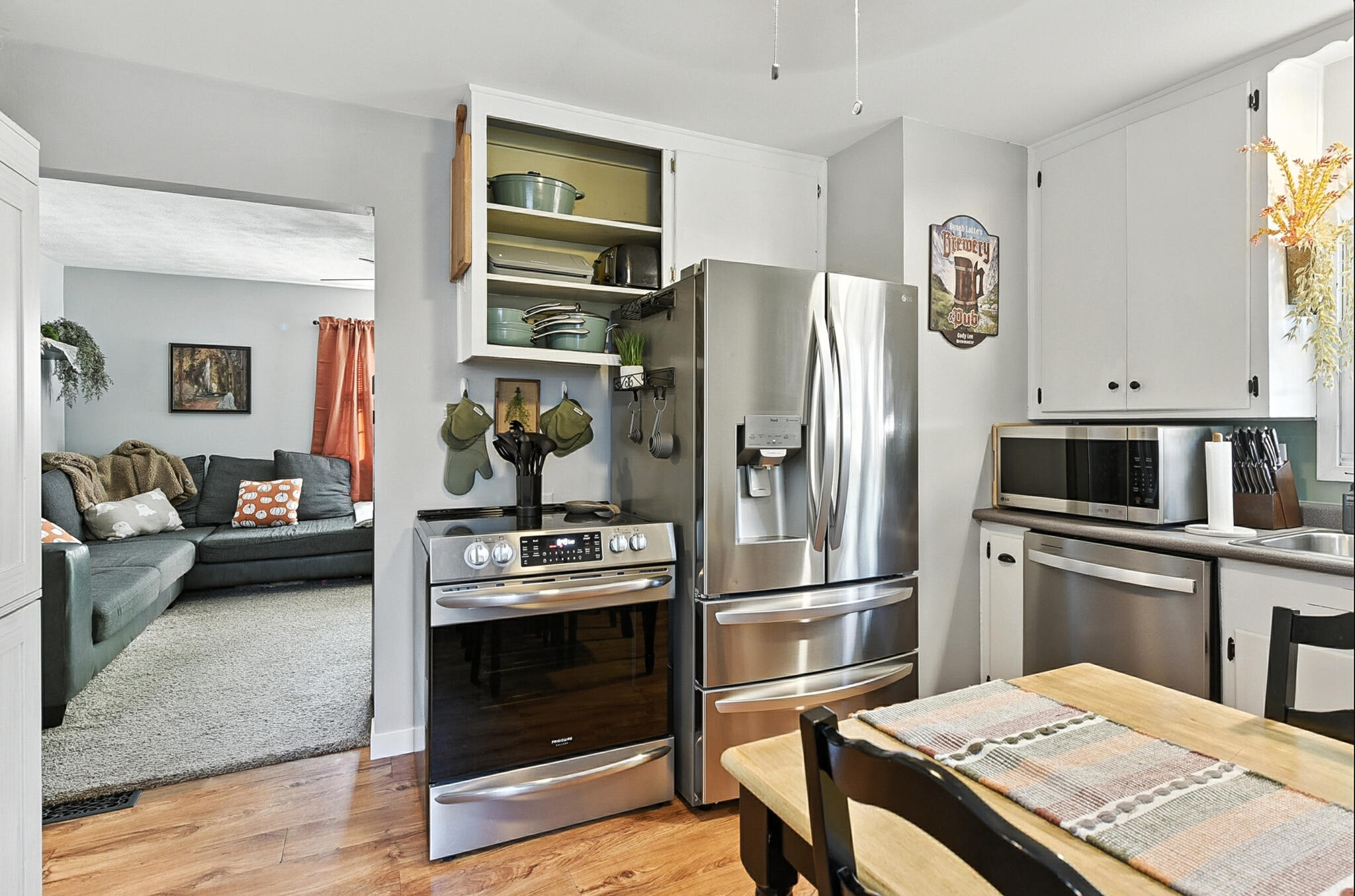 Council Bluffs, Iowa 51501, United States, 3 Bedrooms Bedrooms, ,1 BathroomBathrooms,Residential,Contingent,198346