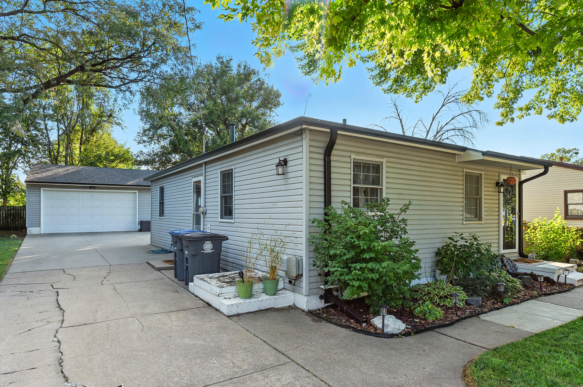 Council Bluffs, Iowa 51501, United States, 3 Bedrooms Bedrooms, ,1 BathroomBathrooms,Residential,Contingent,198346