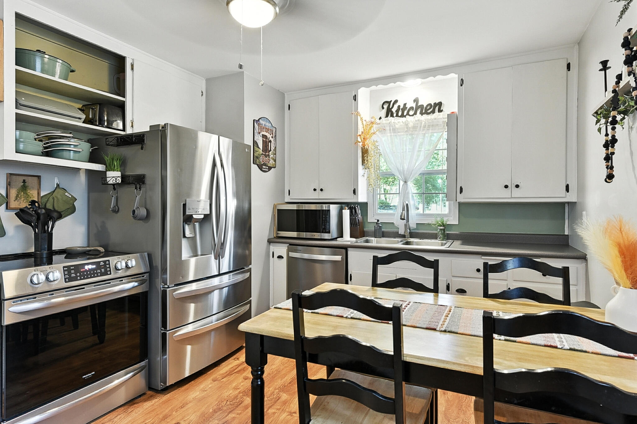 Council Bluffs, Iowa 51501, United States, 3 Bedrooms Bedrooms, ,1 BathroomBathrooms,Residential,Contingent,198346