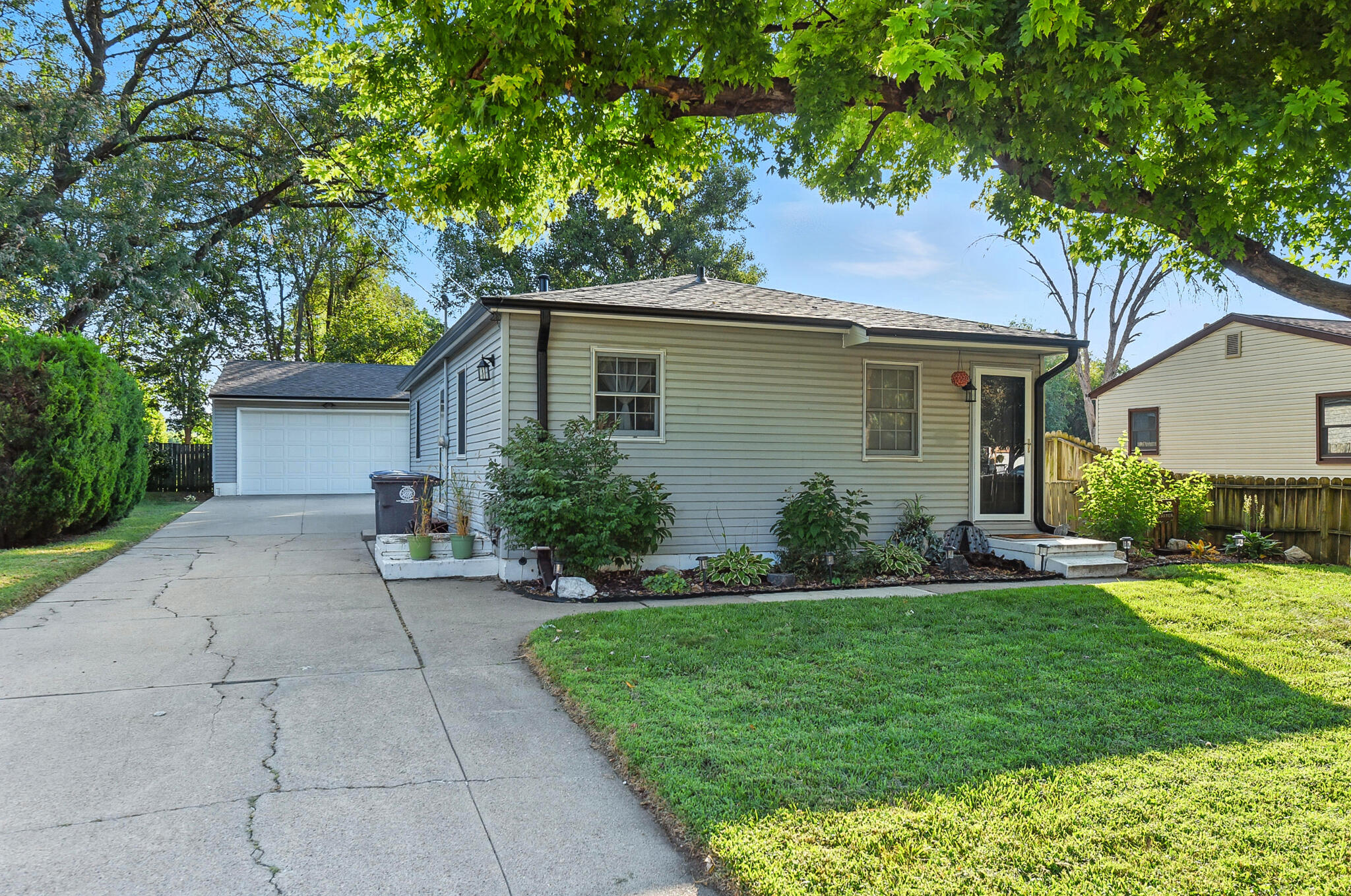 Council Bluffs, Iowa 51501, United States, 3 Bedrooms Bedrooms, ,1 BathroomBathrooms,Residential,Contingent,198346