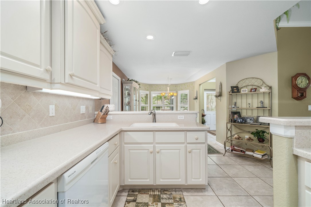 Avon Park, Florida 33825, United States, 3 Bedrooms Bedrooms, ,2 BathroomsBathrooms,Residential,Contingent,23867