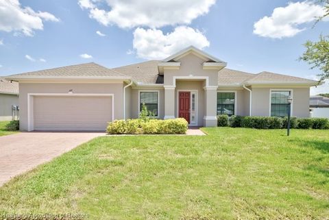 Single Family Residence in Auburndale FL 317 Lake Mariana Way.jpg