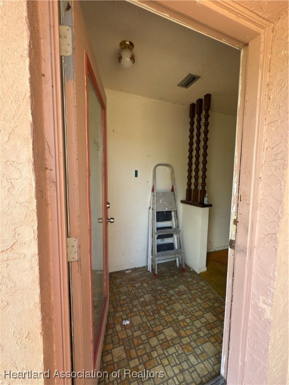 Sebring, Florida 33876, United States, 2 Bedrooms Bedrooms, ,2 BathroomsBathrooms,Residential,Contingent,20440