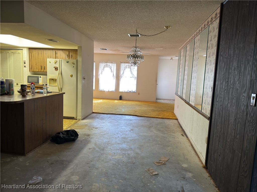 Sebring, Florida 33876, United States, 2 Bedrooms Bedrooms, ,2 BathroomsBathrooms,Residential,Contingent,20440