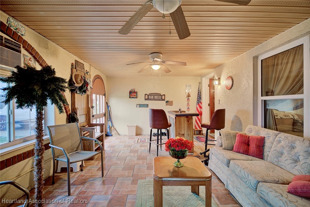 Sebring, Florida 33876, United States, 2 Bedrooms Bedrooms, ,2 BathroomsBathrooms,Residential,Contingent,20424