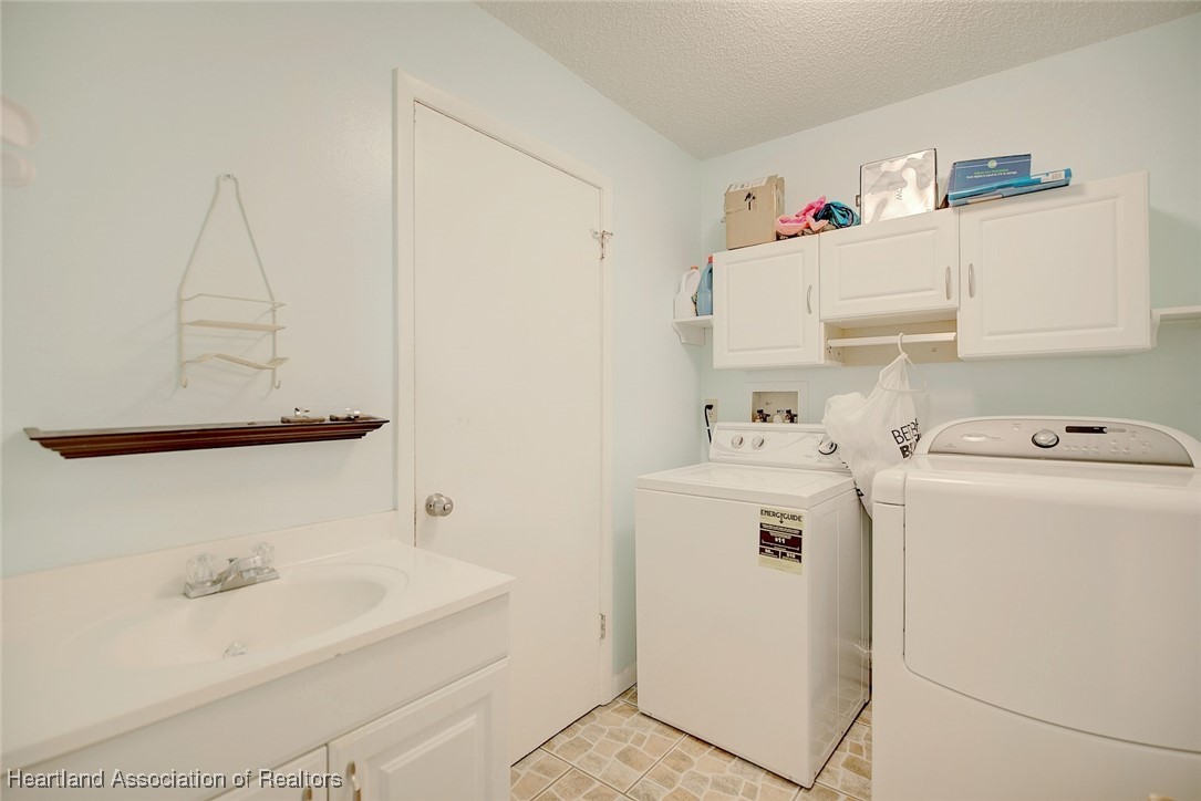 Sebring, Florida 33876, United States, 2 Bedrooms Bedrooms, ,2 BathroomsBathrooms,Residential,Contingent,20424