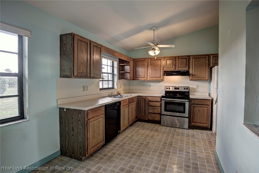 Avon Park, Florida 33825, United States, 2 Bedrooms Bedrooms, ,2 BathroomsBathrooms,Residential,Pending,37395