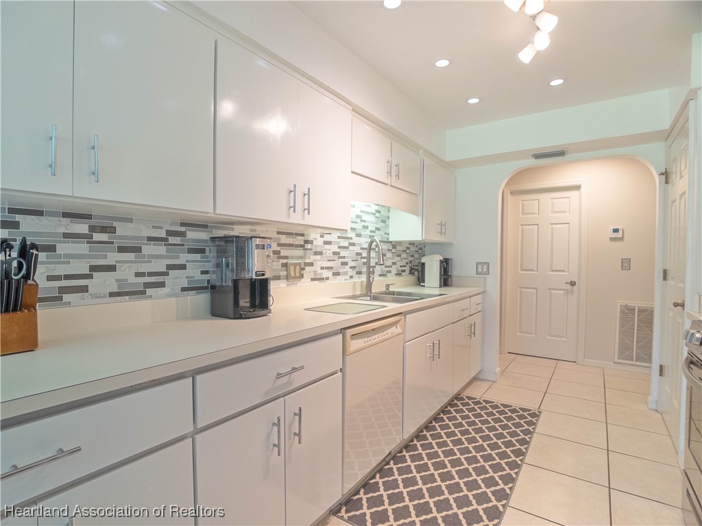 Sebring, Florida 33872, United States, 3 Bedrooms Bedrooms, ,2 BathroomsBathrooms,Residential,Active,164924