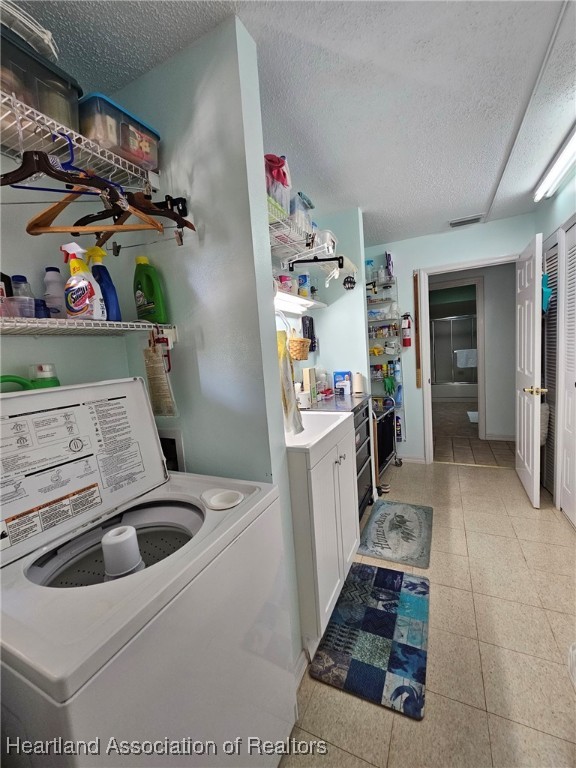 Avon Park, Florida 33825, United States, 3 Bedrooms Bedrooms, ,3 BathroomsBathrooms,Residential,Active,236040