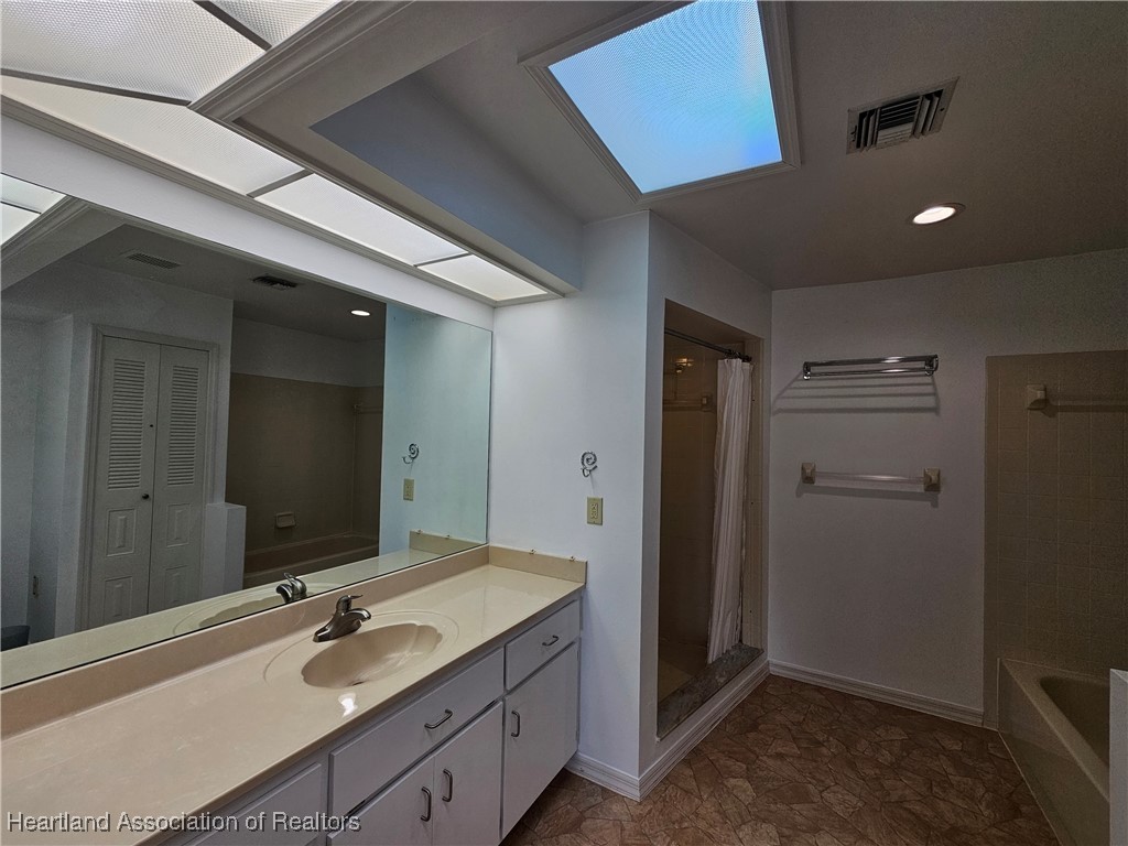 Avon Park, Florida 33825, United States, 3 Bedrooms Bedrooms, ,3 BathroomsBathrooms,Residential,Active,236040