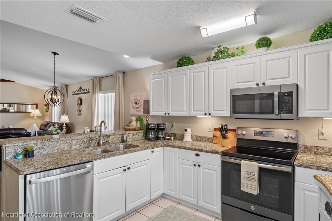 Sebring, Florida 33872, United States, 2 Bedrooms Bedrooms, ,2 BathroomsBathrooms,Residential,Contingent,117029