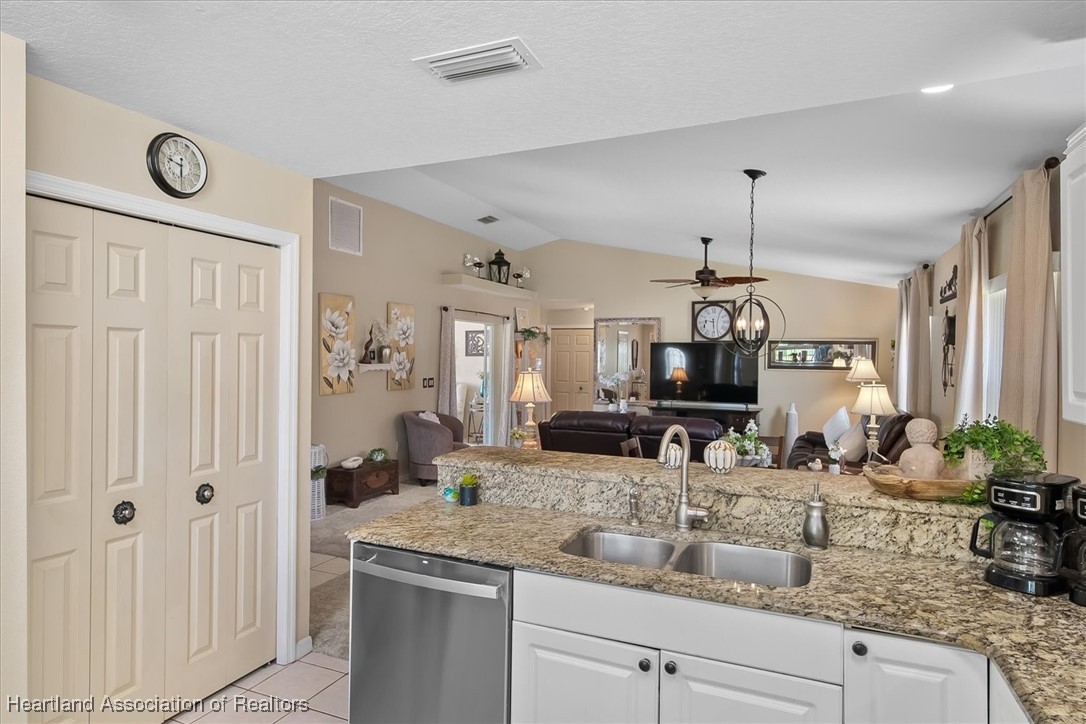 Sebring, Florida 33872, United States, 2 Bedrooms Bedrooms, ,2 BathroomsBathrooms,Residential,Contingent,117029