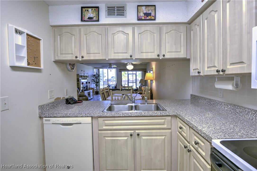 Sebring, Florida 33872, United States, 2 Bedrooms Bedrooms, ,3 BathroomsBathrooms,Residential,Active,227019