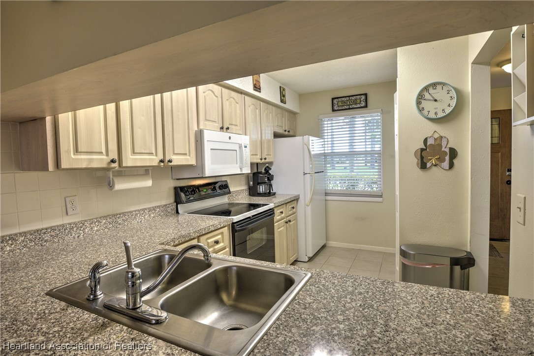 Sebring, Florida 33872, United States, 2 Bedrooms Bedrooms, ,3 BathroomsBathrooms,Residential,Active,227019